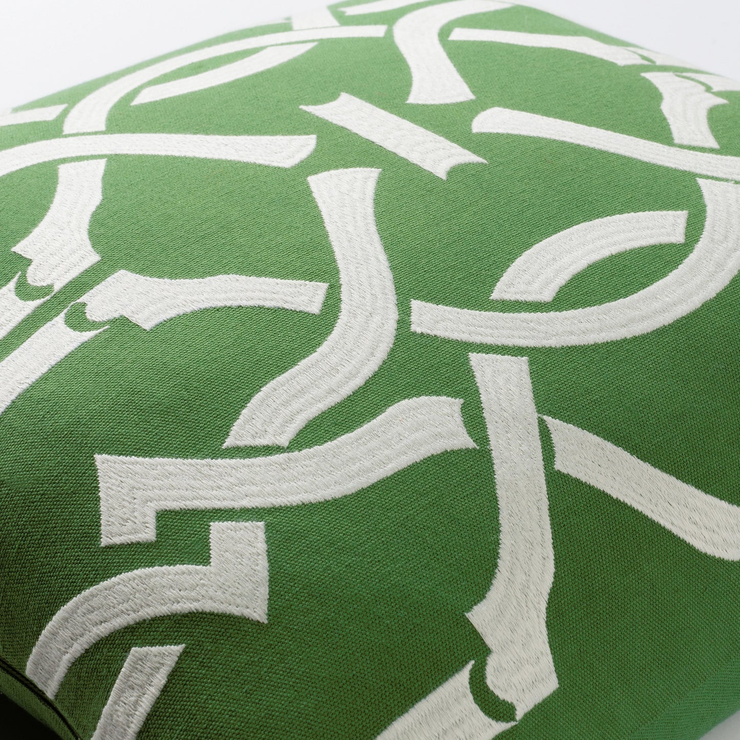 003 SI-1905554,SI-1905555 | Closeup | Kingdom Pillow - 25397 by Surya. Made from unique in a modern style.