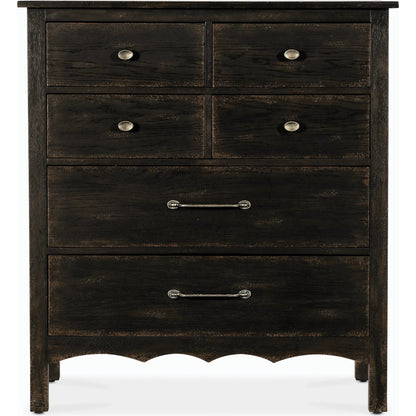 Americana Six-Drawer Chest by Hooker Furniture. Made from oak veneers and cedar veneers in a cottage & farmhouse style.
