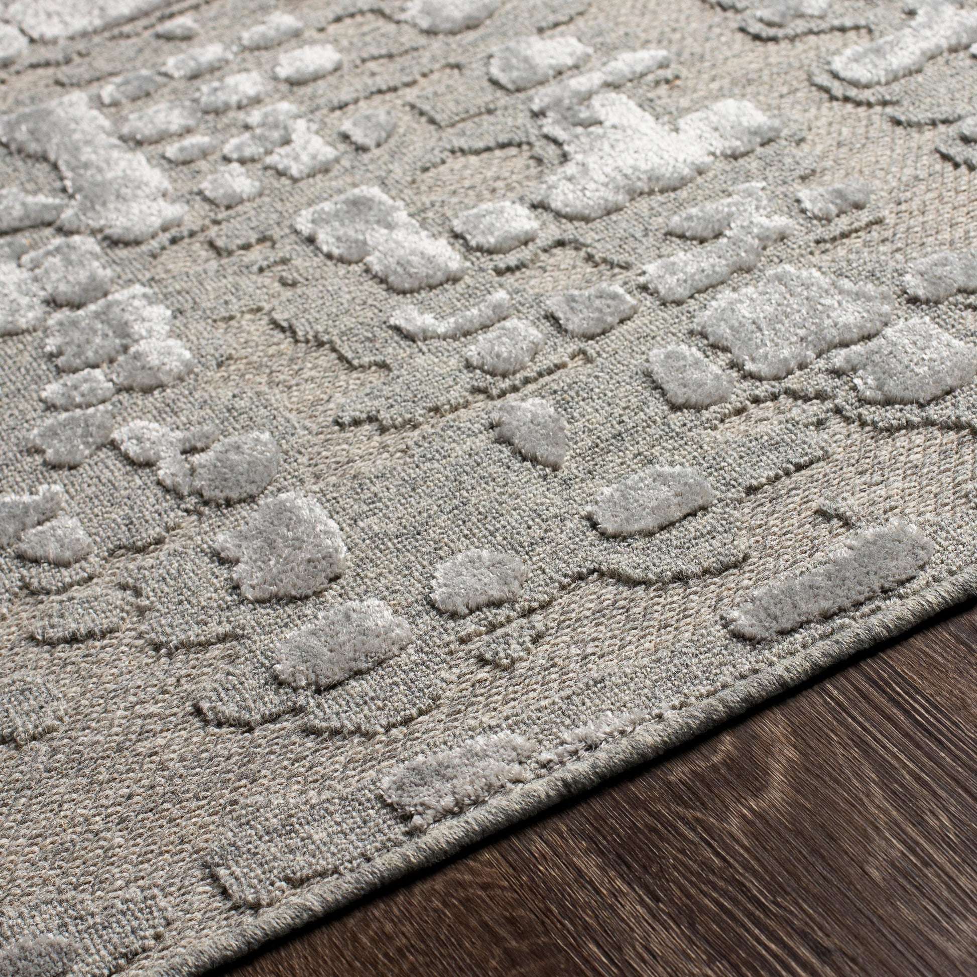 Kingston Rug - 29822 by Livabliss in cream, light beige. Made from 51% viscose, 49% wool in a unique style.