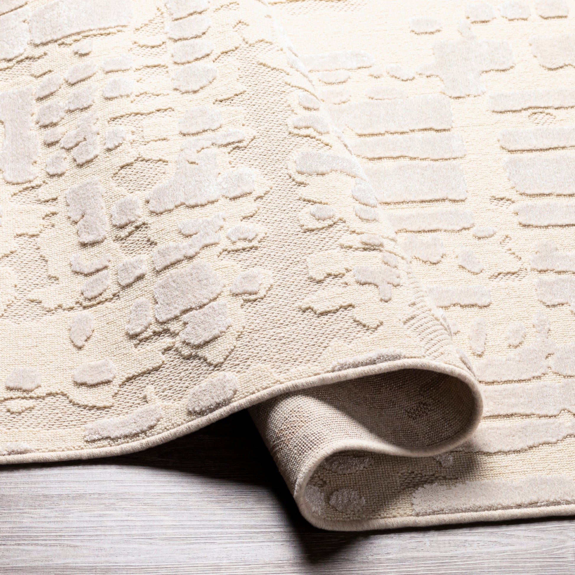 Kingston Rug - 29822 by Livabliss in cream, light beige. Made from 51% viscose, 49% wool in a unique style.
