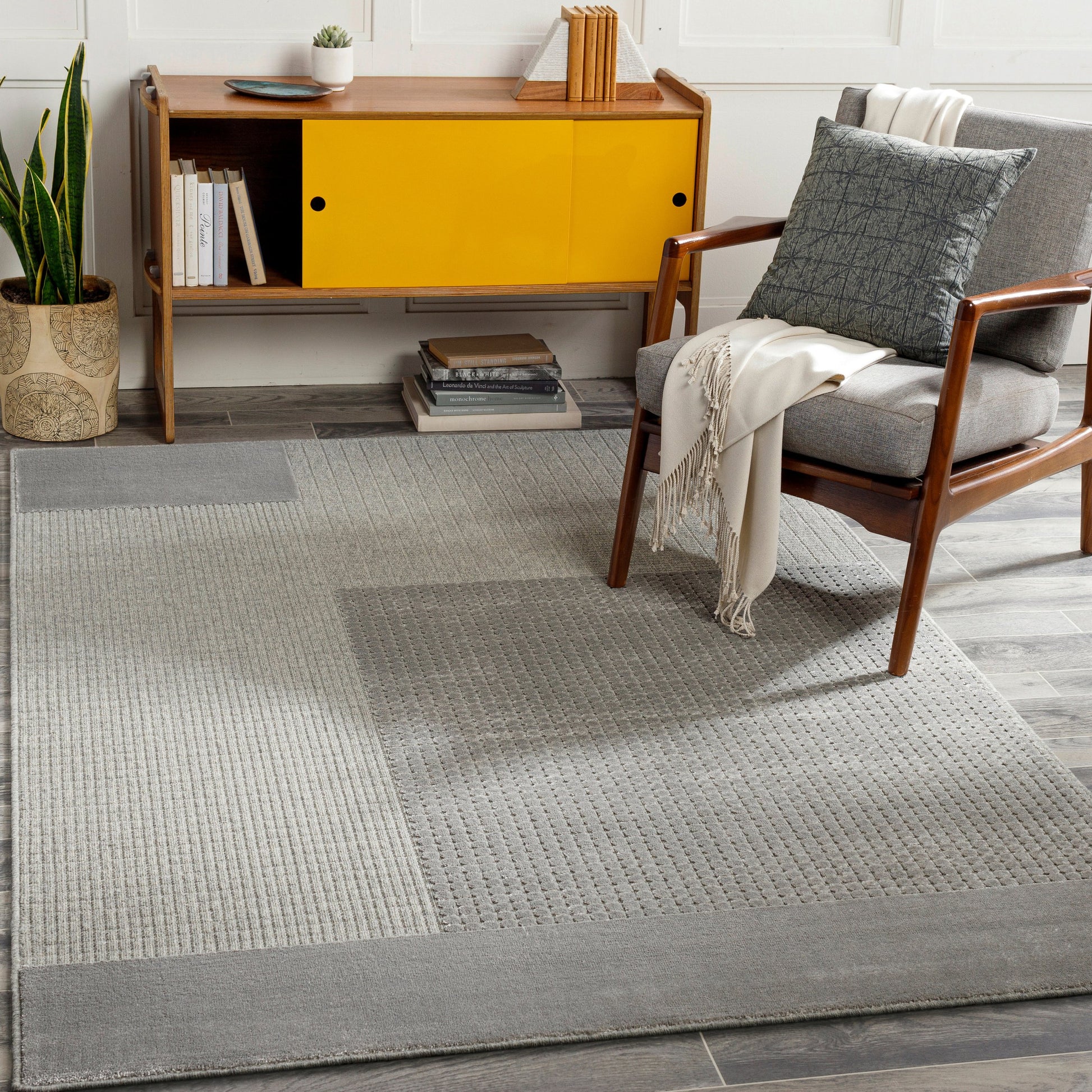 Kingston Rug - 29829 by Livabliss. Made from 51% viscose, 49% wool in a unique style.