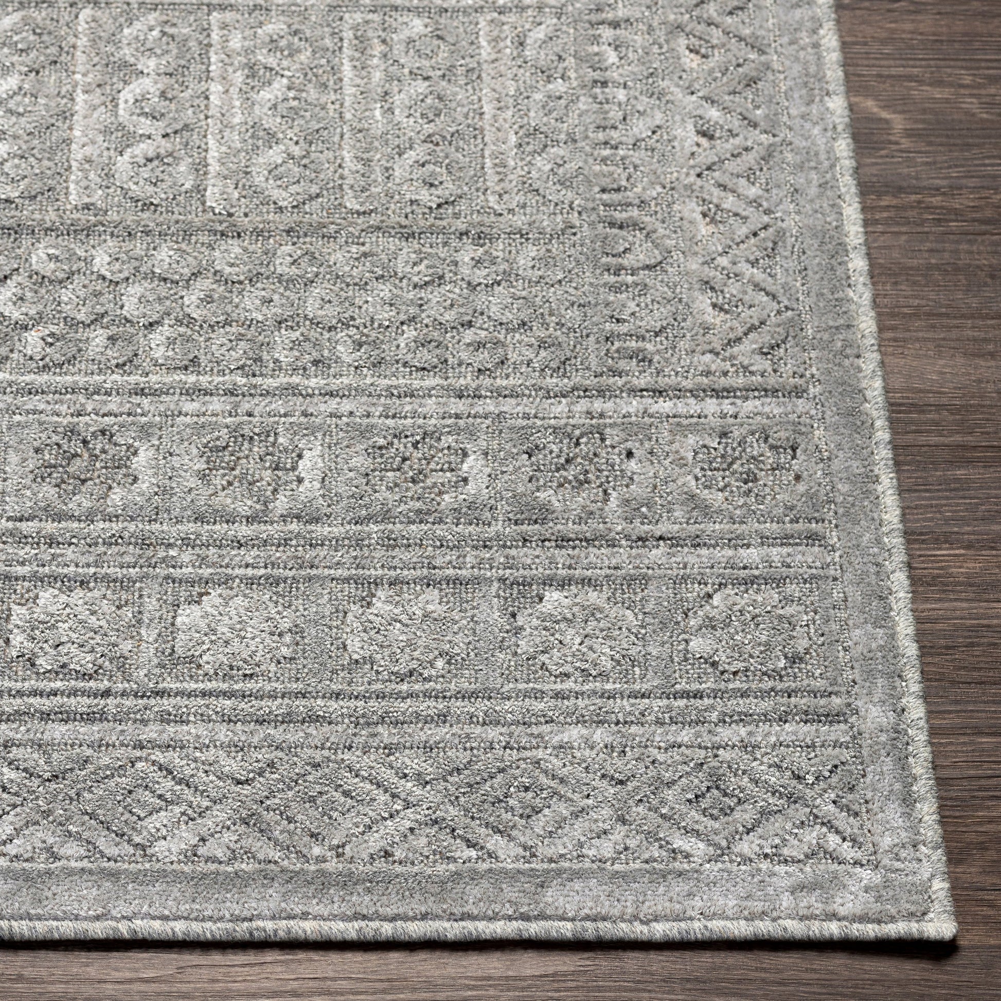 Kingston Rug - 29831 by Livabliss. Made from 51% viscose, 49% wool in a unique style.