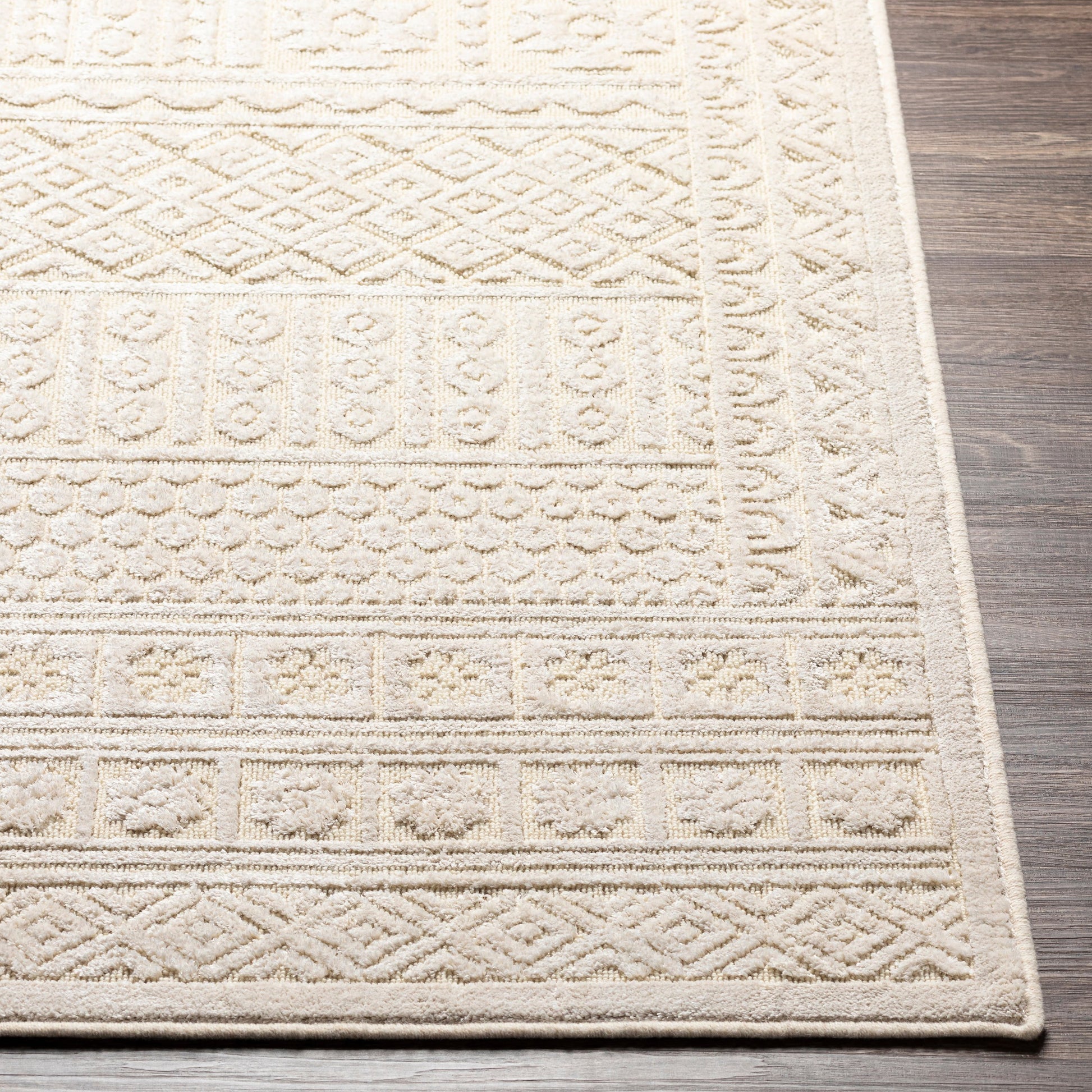 Kingston Rug - 29831 by Livabliss. Made from 51% viscose, 49% wool in a unique style.