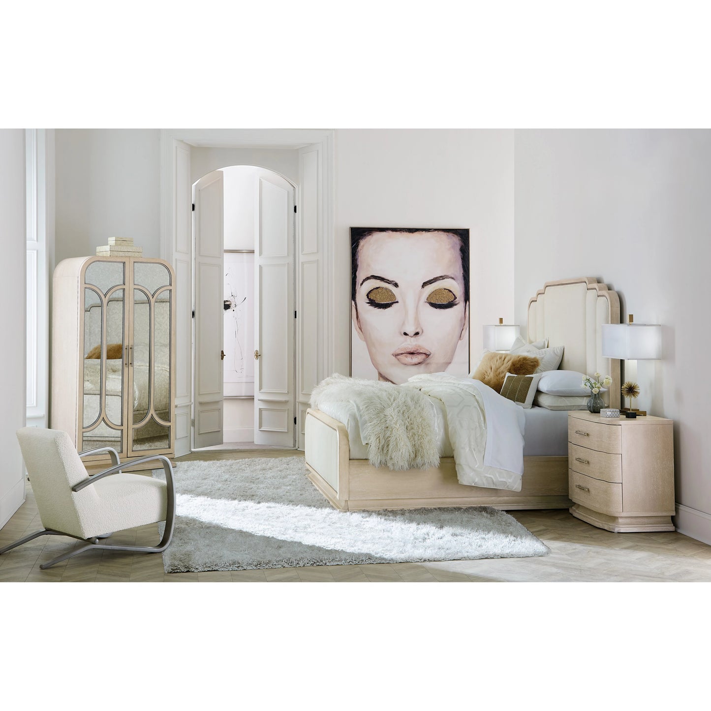 003 SI-2028952,SI-2028953 | Lifestyle | Nouveau Chic Upholstered Bed by Hooker Furniture in polished pearl and sandstone. Made from oak veneers, fabric in a modern style.
