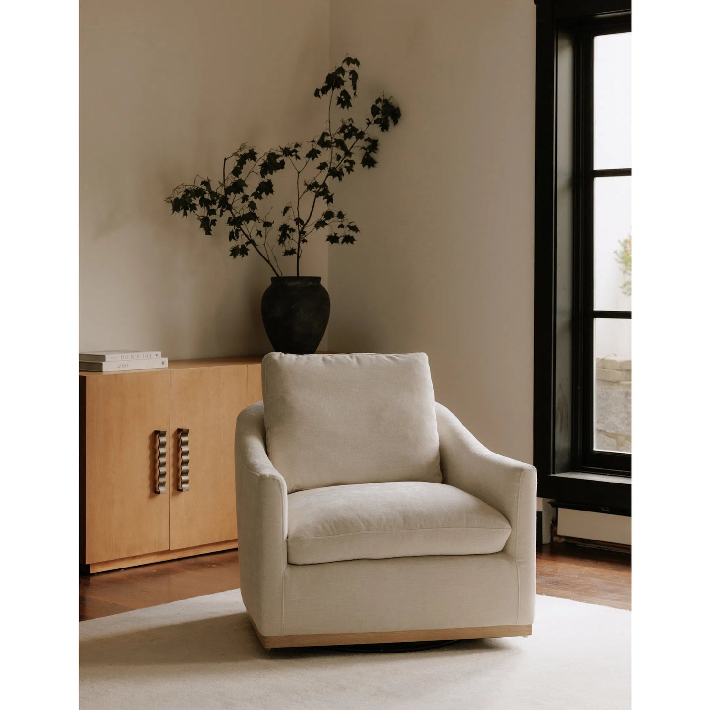 002 SI-2253814,SI-2441465 | Lifestyle | Linden Swivel Chair by Moe's Home Collection. Made from unique in a transitional style.