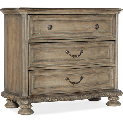 Castella Bachelors Chest by Hooker Furniture in antique slate. Made from pecan, quartered walnut, quartered black walnut, quartered ash, maple veneers, cedar drawer bottom, felt panel, outlet in a traditional style.