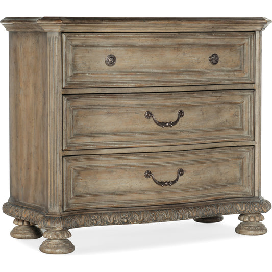 Castella Bachelors Chest by Hooker Furniture in antique slate. Made from pecan, quartered walnut, quartered black walnut, quartered ash, maple veneers, cedar drawer bottom, felt panel, outlet in a traditional style.