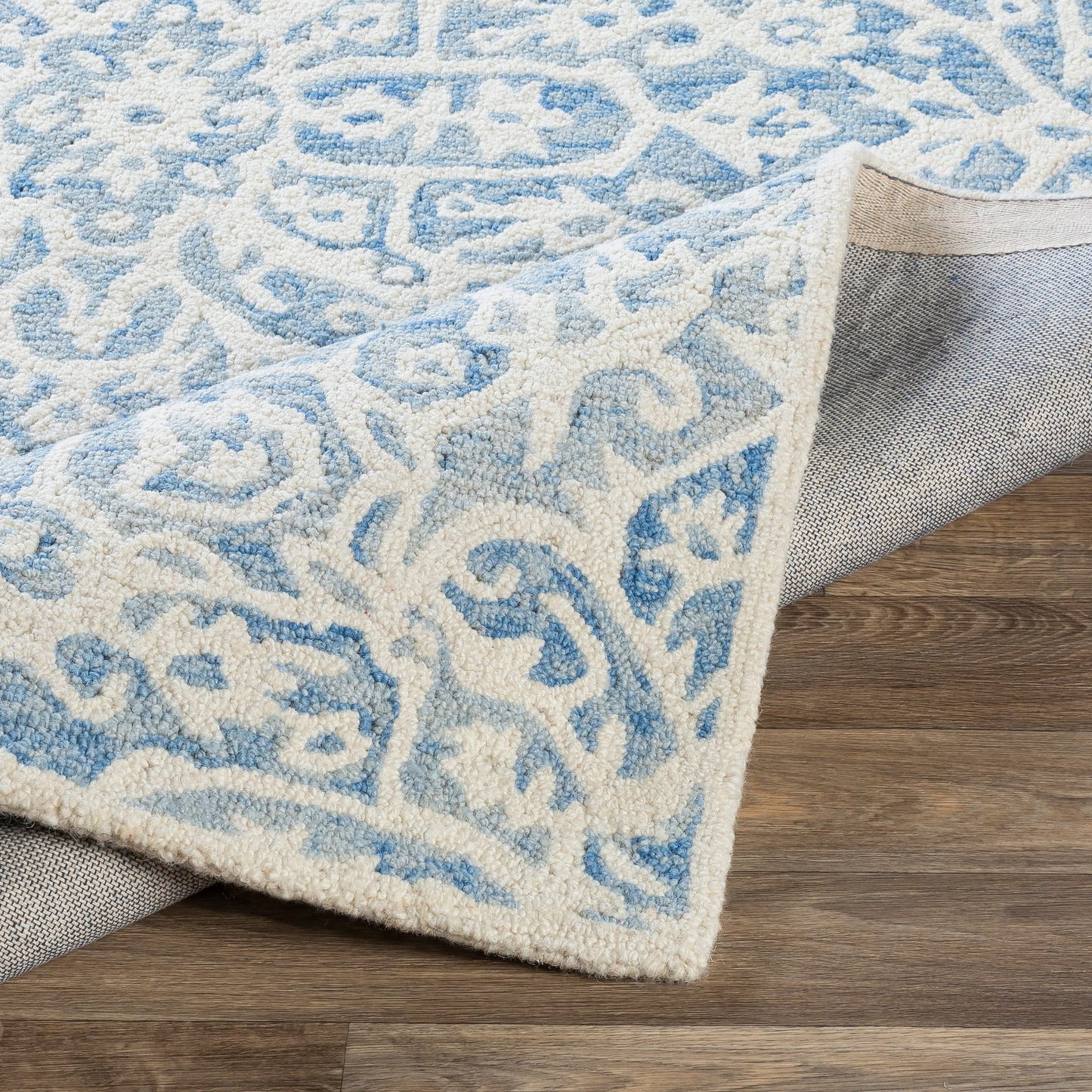 008 SI-1883970,SI-1883971,SI-1883972,SI-1883973,SI-1883974 | Closeup | Kayseri Rug - 24663 by Livabliss in denim, pale blue, cream. Made from 100% wool in a unique style.