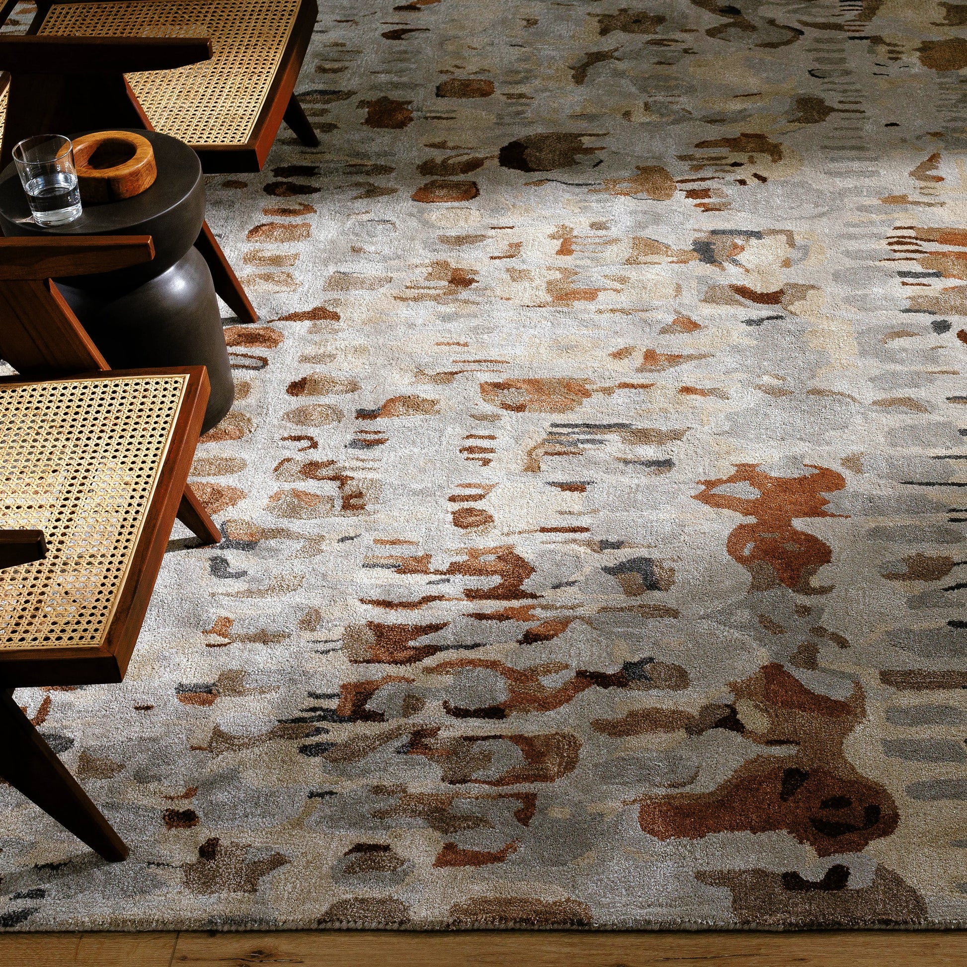 Kavita Rug - 29598 by Surya. Made from 50% viscose, 50% wool in a unique style.