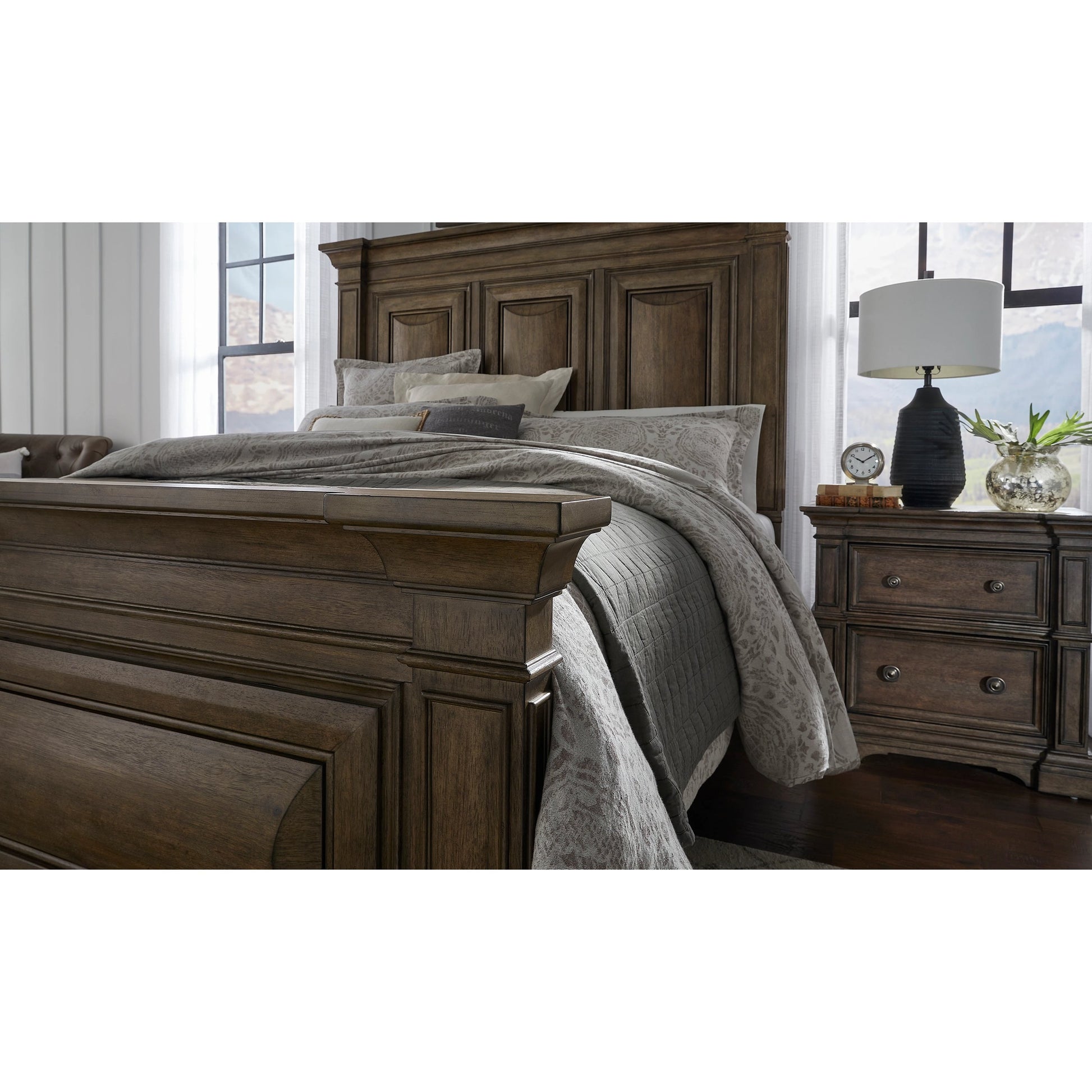 Woodbury Panel Bed by Pulaski Furniture in cowboy boots brown. Made from rubberwood in a traditional style.