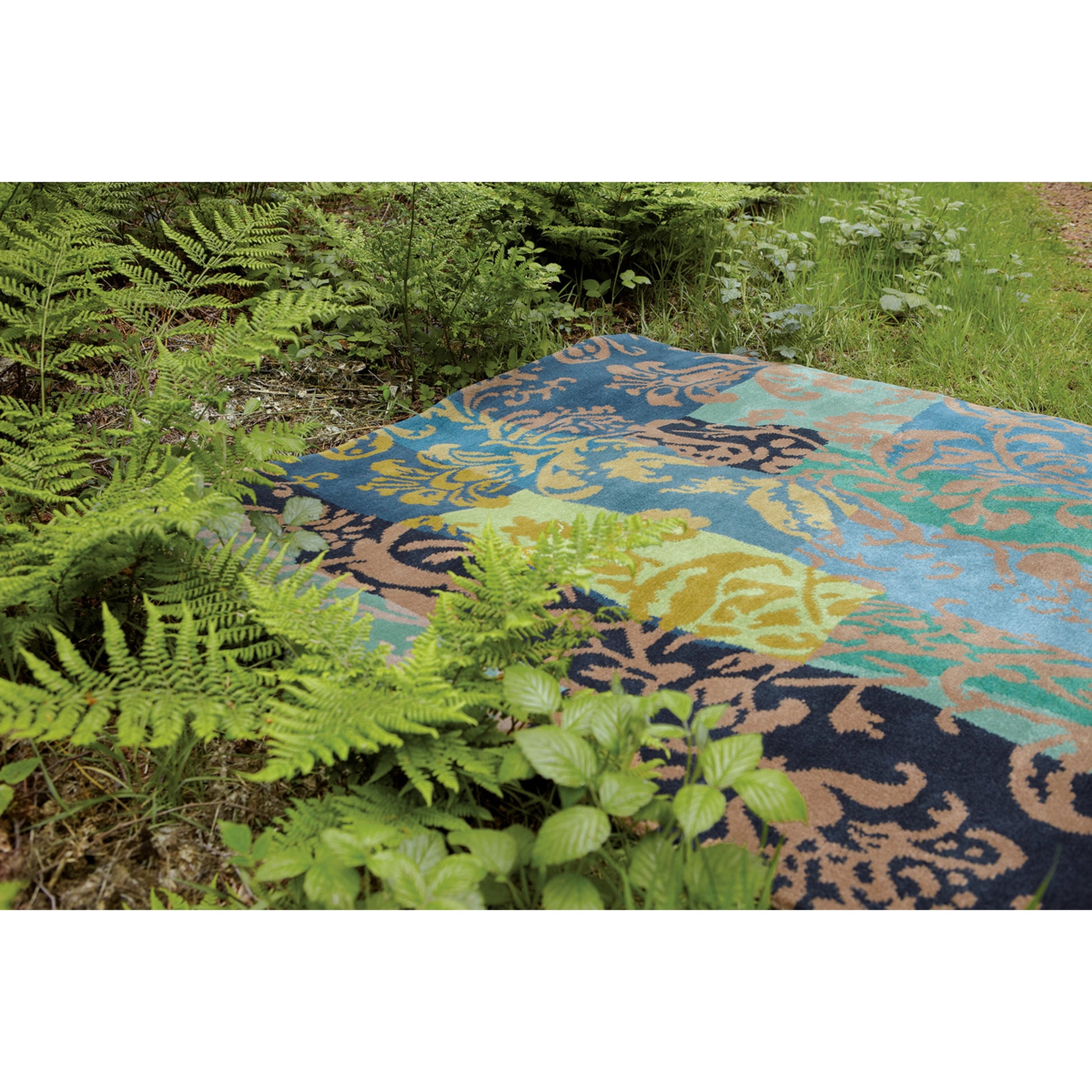 Kyah KYA-9091 Rug by Surya in blue, green. Made from 100% new zealand wool in a unique style.