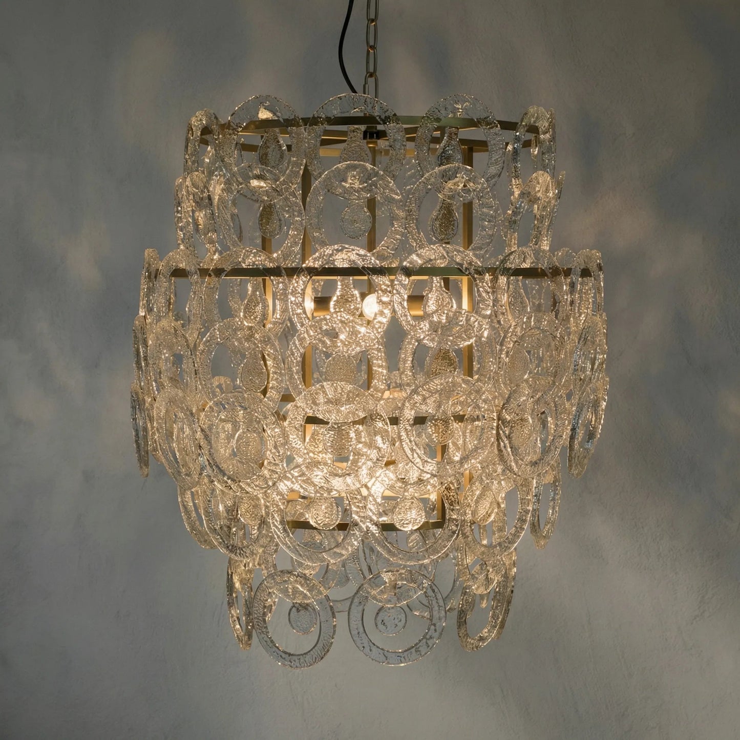 006 S-335337 | Lifestyle | Quebec Chandelier by Noir in antique brass. Made from metal, glass in a transitional style.