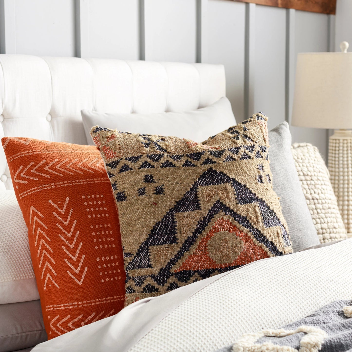 005 SI-1885419,SI-1885420,SI-1885421,SI-1885422 | Lifestyle | Luanda Pillow - 23520 by Surya in black, light beige. Made from 70% jute, 20% wool, 10% cotton, 100% cotton in a eclectic & global style.