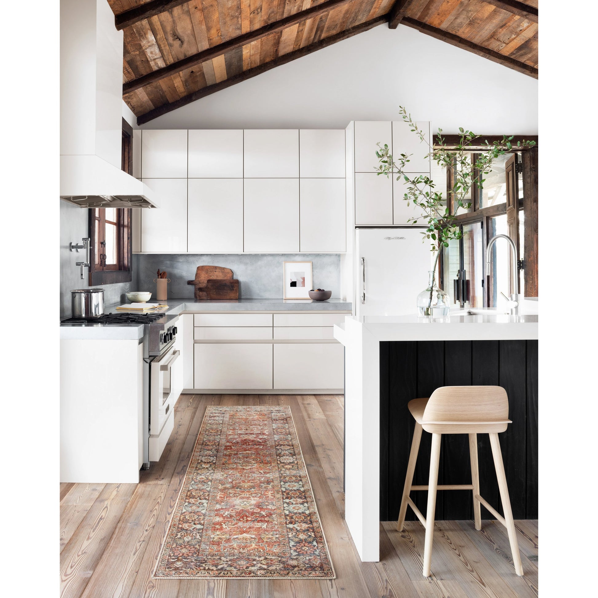 Layla LAY-02 Rug by Loloi in spice, marine. Made from 100% polyester in a traditional style.