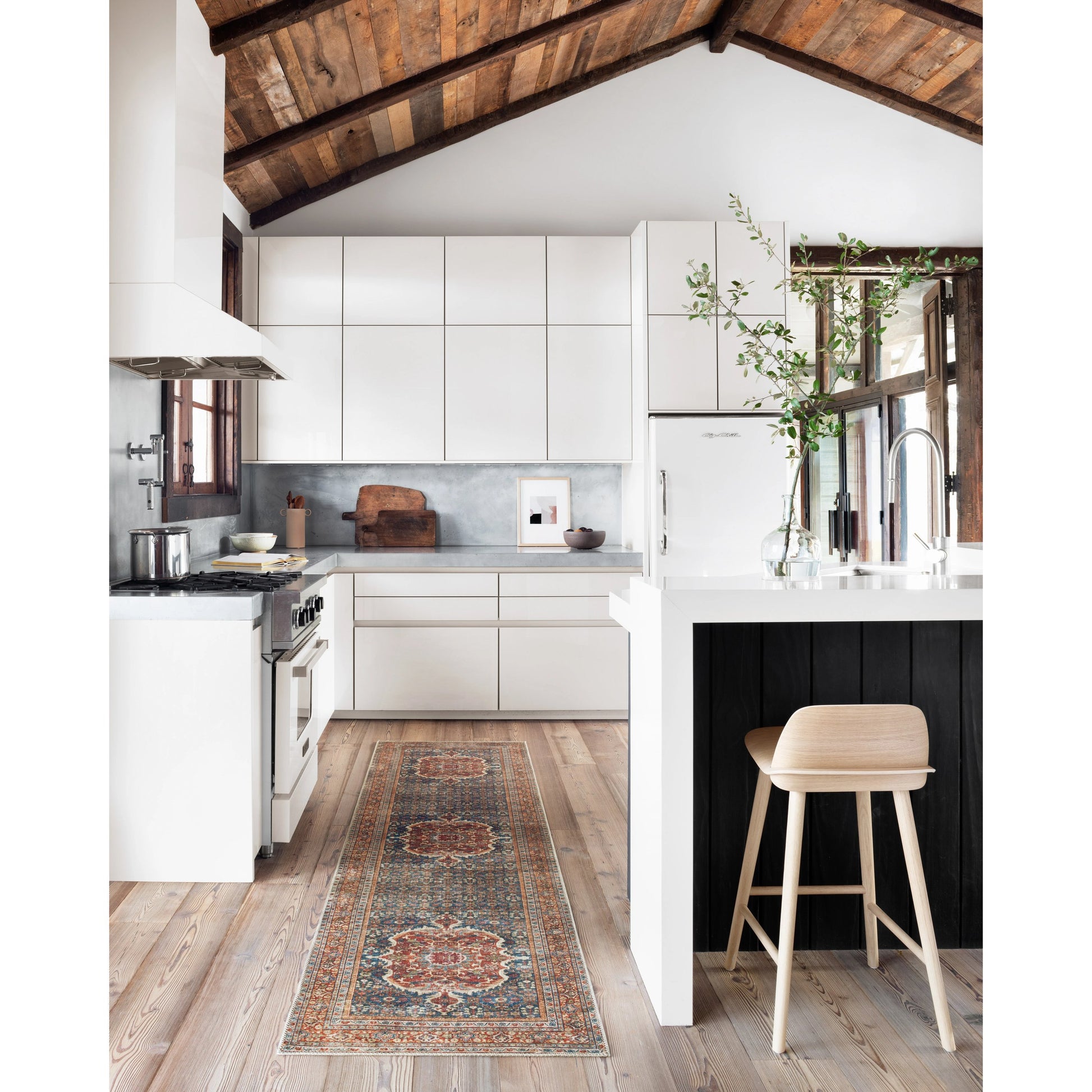 Layla LAY-09 Rug by Loloi in cobalt blue, spice. Made from 100% polyester in a traditional style.