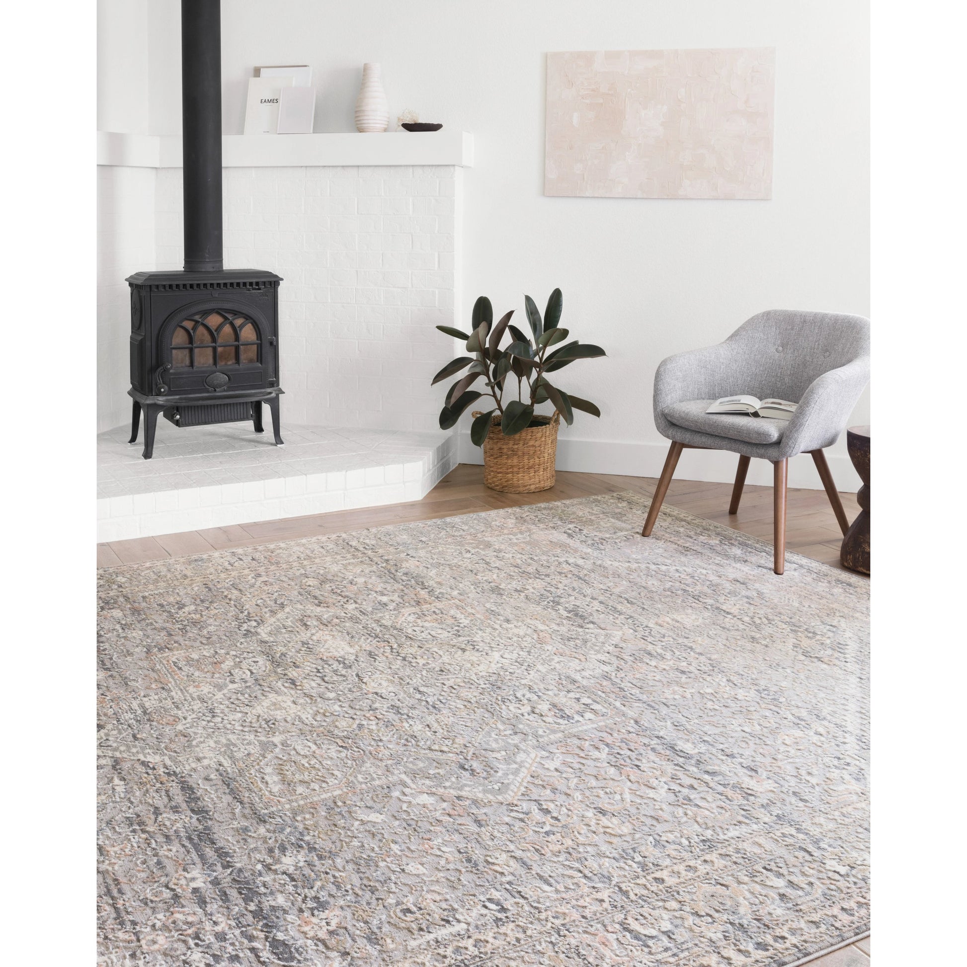Lucia LUC-01 Rug by Loloi in gray, sunset. Made from polypropylene, polyester in a traditional style.