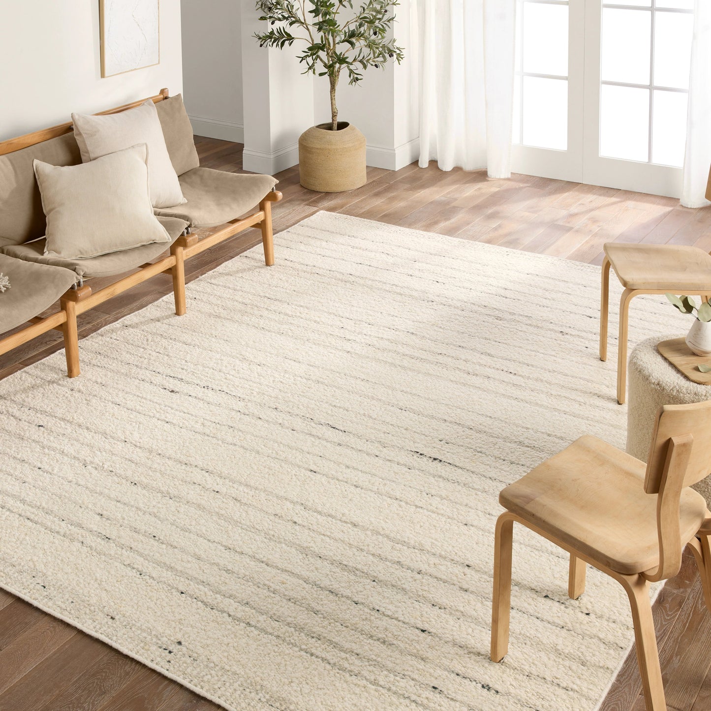 005 SI-2123611,SI-2123612,SI-2123613,SI-2123614 | Lifestyle | Leona Rya Rug by Jaipur Living in cream, grey. Made from 100% wool in a unique style.