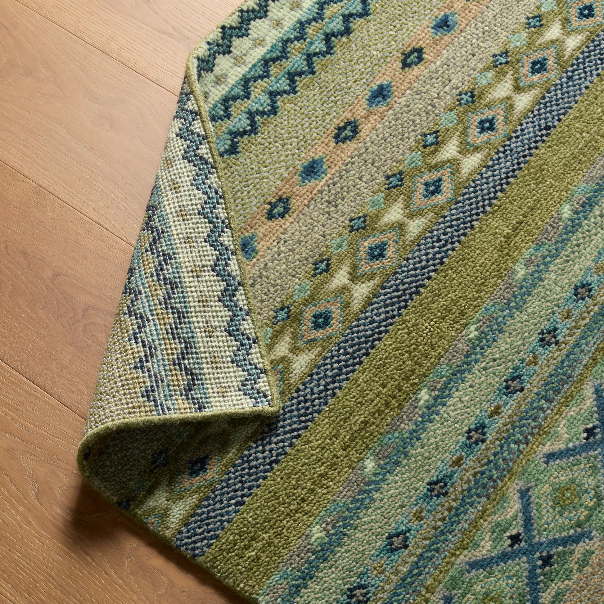 Liberty LIB15 Rug by Jaipur Living in green, blue. Made from 100% wool in a unique style.