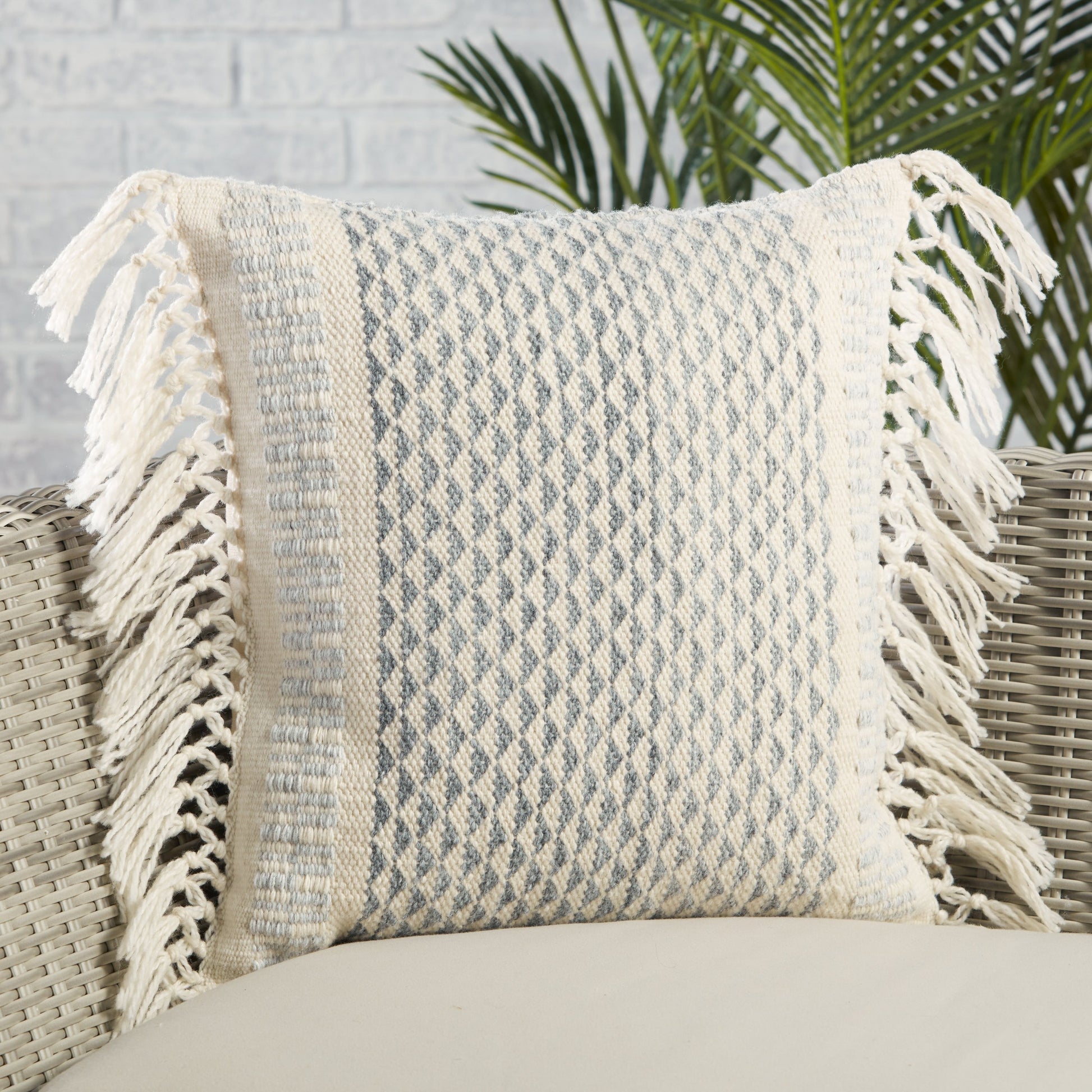 Liri LIR06 Indoor/Outdoor Pillow by Jaipur Living. Made from 100% polyester in a eclectic & global style.