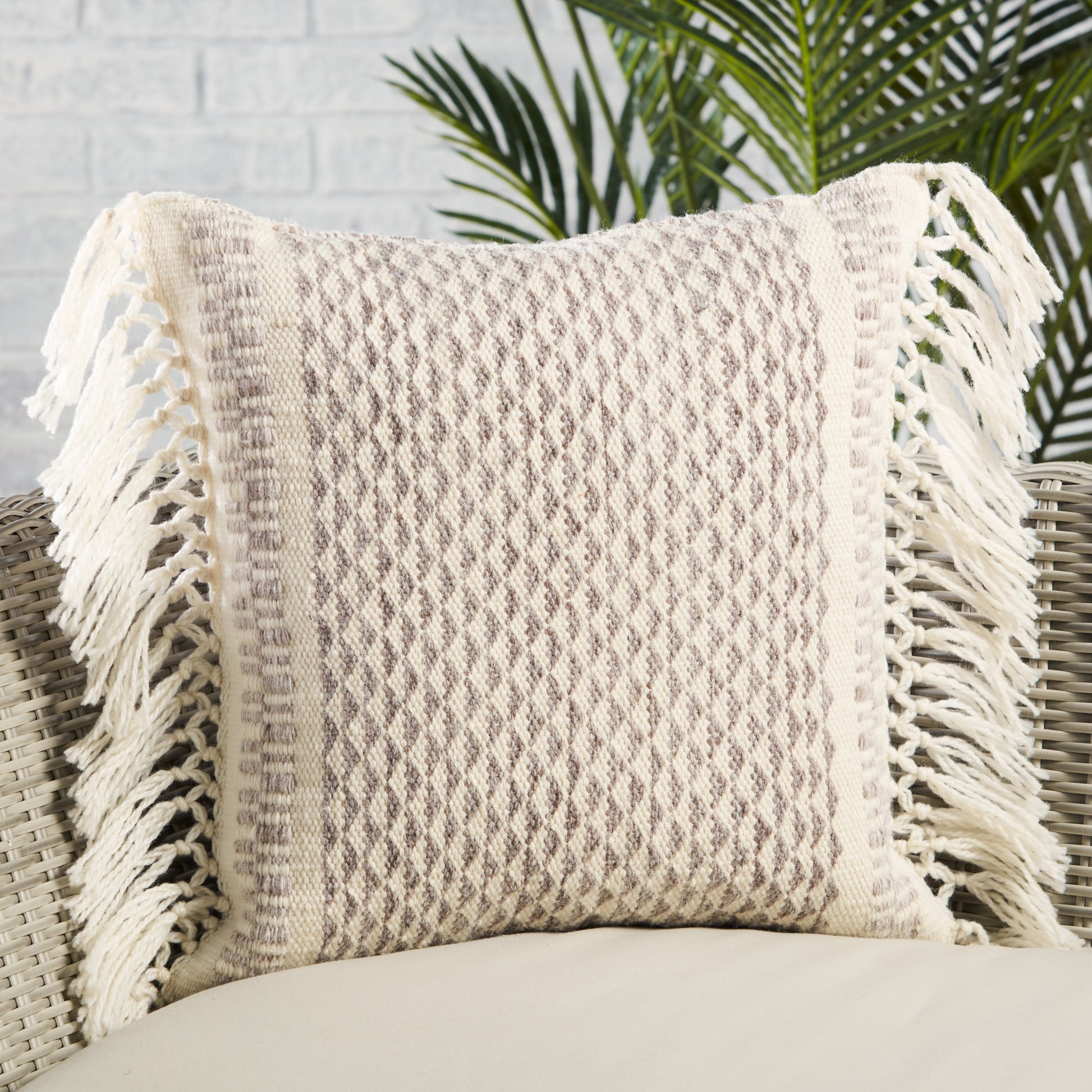 Liri LIR06 Indoor/Outdoor Pillow by Jaipur Living. Made from 100% polyester in a eclectic & global style.