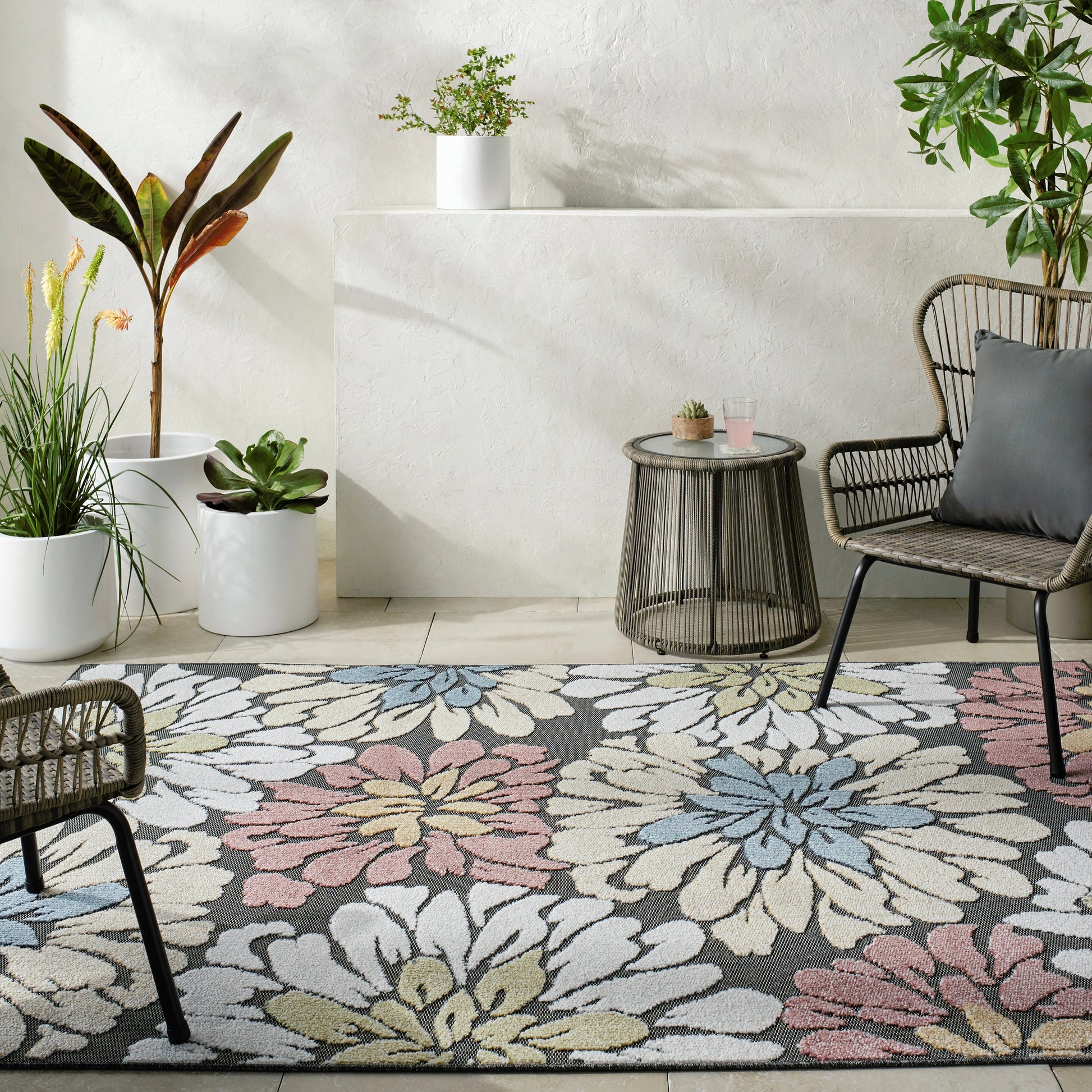 Lakeside Rug - 500174 by Livabliss. Made from face: 100% polypropylene, warp: 100% polypropylene in a unique style.
