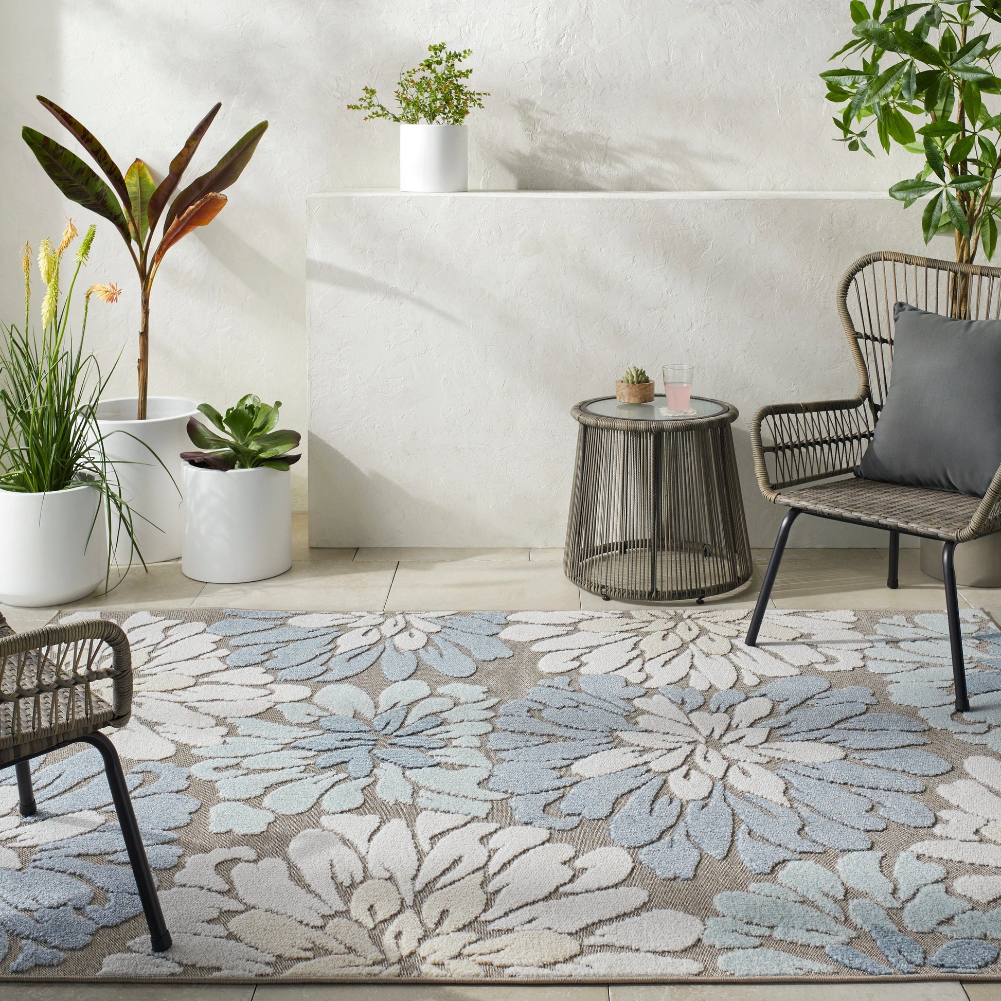 Lakeside Rug - 500174 by Livabliss. Made from face: 100% polypropylene, warp: 100% polypropylene in a unique style.