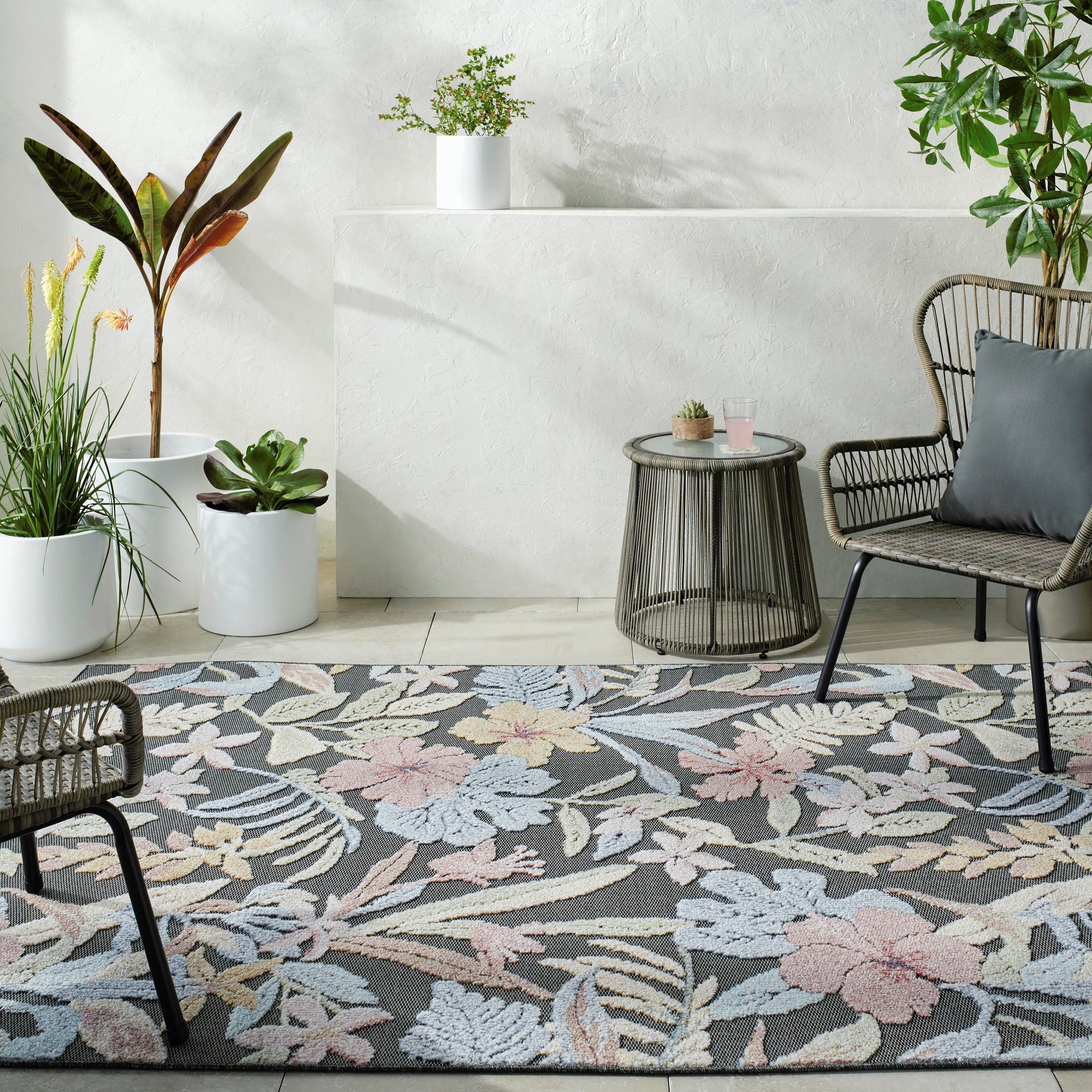Lakeside Rug - 500206 by Livabliss. Made from face: 100% polypropylene, warp: 100% polypropylene in a unique style.