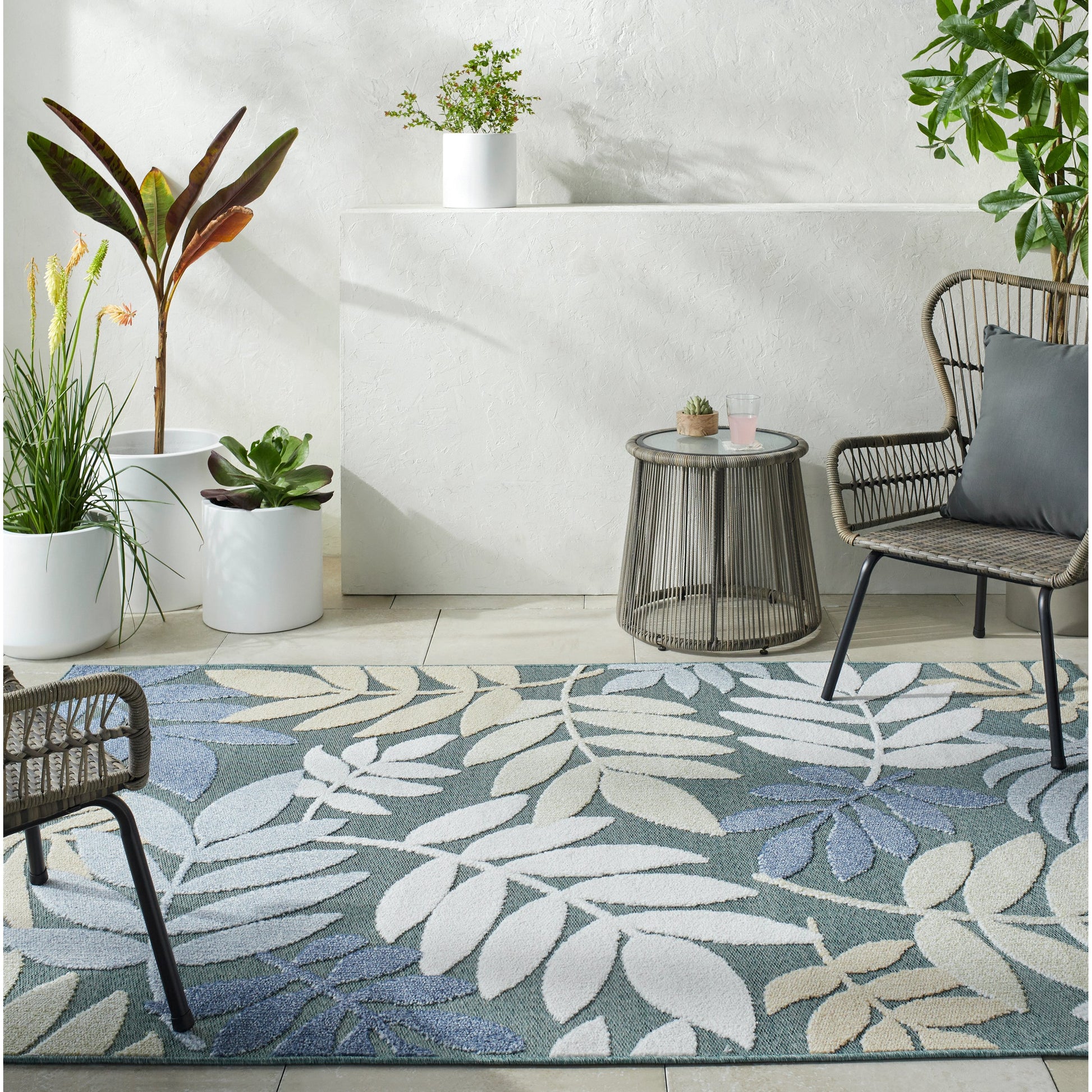 Lakeside Rug - 500213 by Livabliss. Made from face: 100% polypropylene, warp: 100% polypropylene in a unique style.