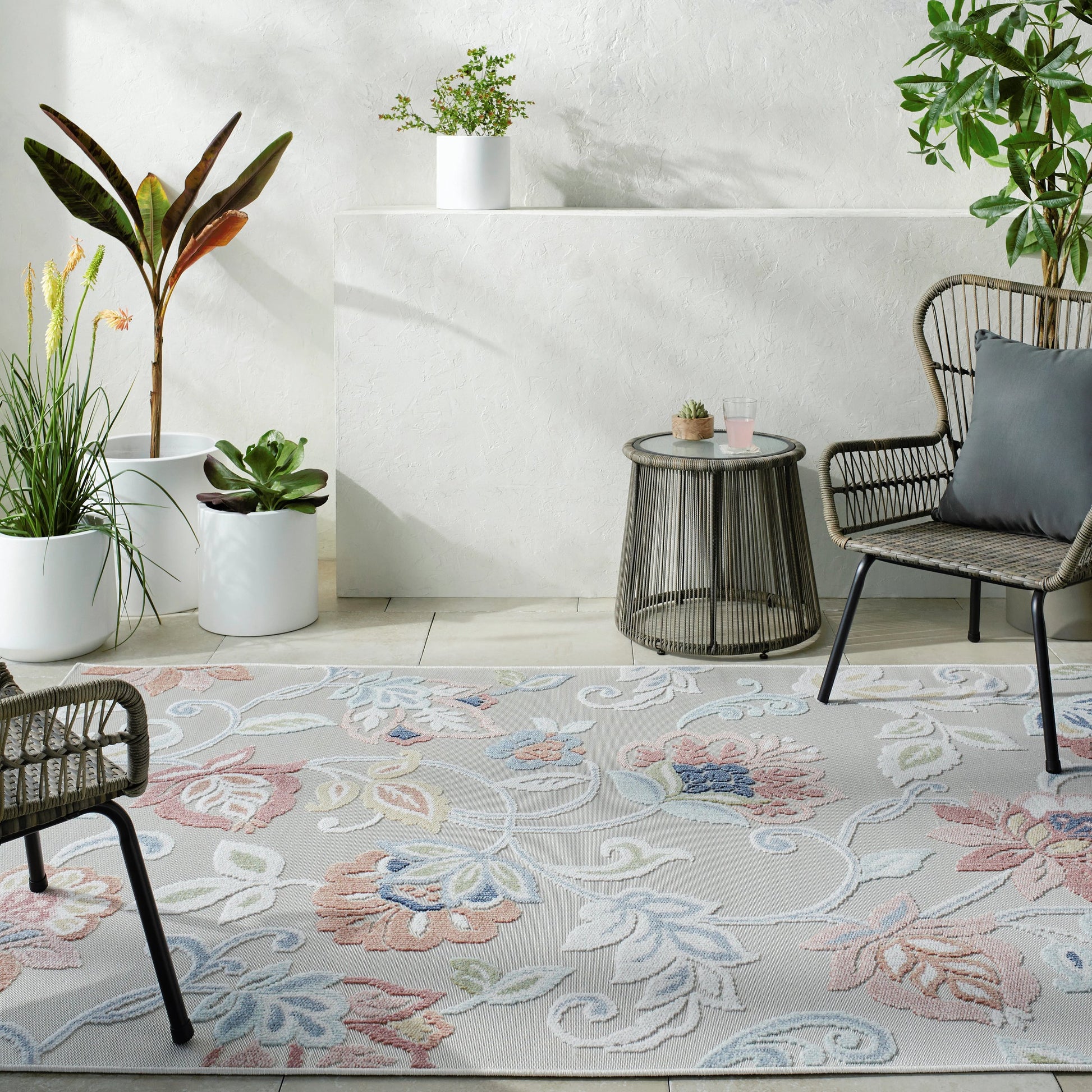 Lakeside Rug - 500252 by Livabliss. Made from face: 100% polypropylene, warp: 100% polypropylene in a unique style.
