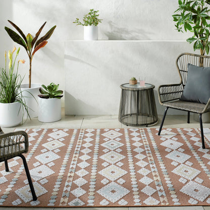 Lakeside Rug - 500271 by Livabliss. Made from face: 100% polypropylene, warp: 100% polypropylene in a unique style.