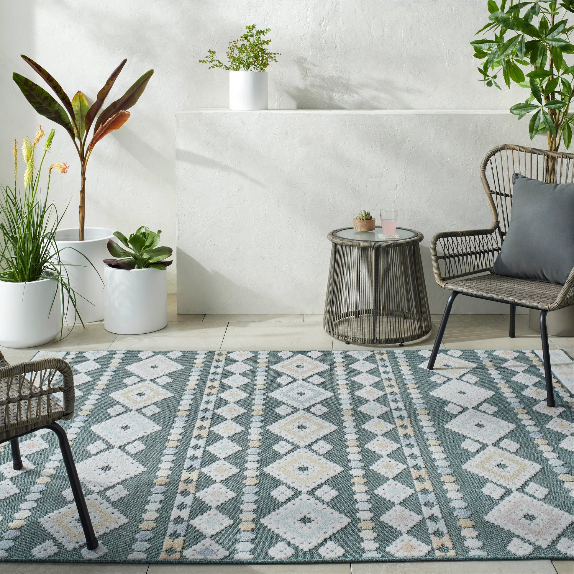 Lakeside Rug - 500271 by Livabliss. Made from face: 100% polypropylene, warp: 100% polypropylene in a unique style.