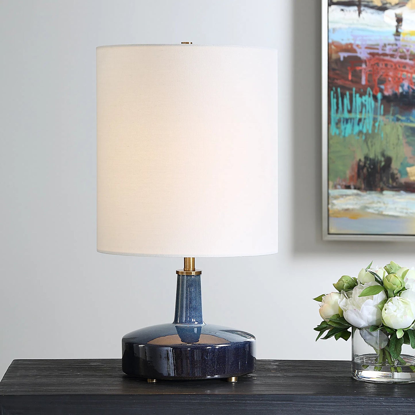 001 SI-2262401 | Lifestyle | Abyss Table Lamp by Uttermost in brass. Made from iron, ceramic, fabric in a modern style.