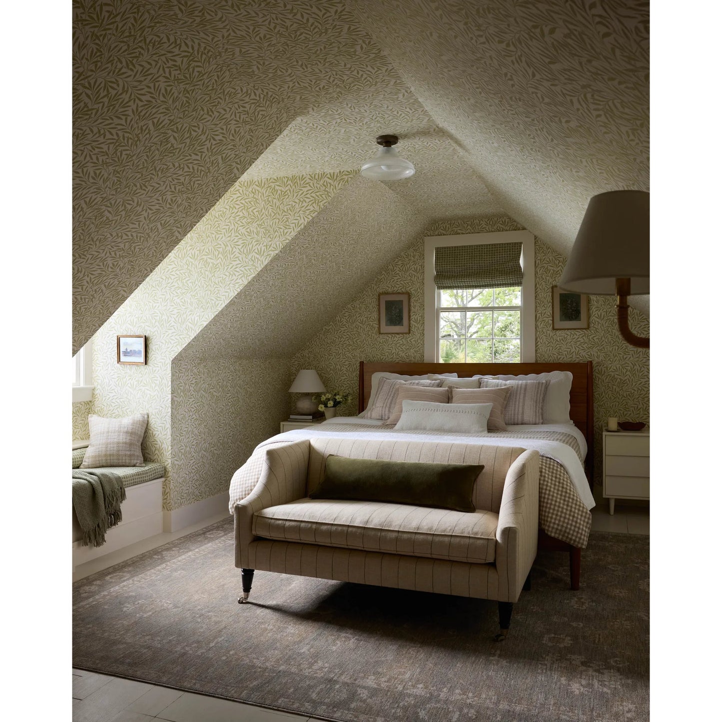 012 SI-2351982,SI-2351983,SI-2351988,SI-2351990,SI-2351992,SI-2351994,SI-2351995 | Lifestyle | Louisa LOI-04 Rug by Chris Loves Julia x Loloi. Made from 100% polyester in a unique style.