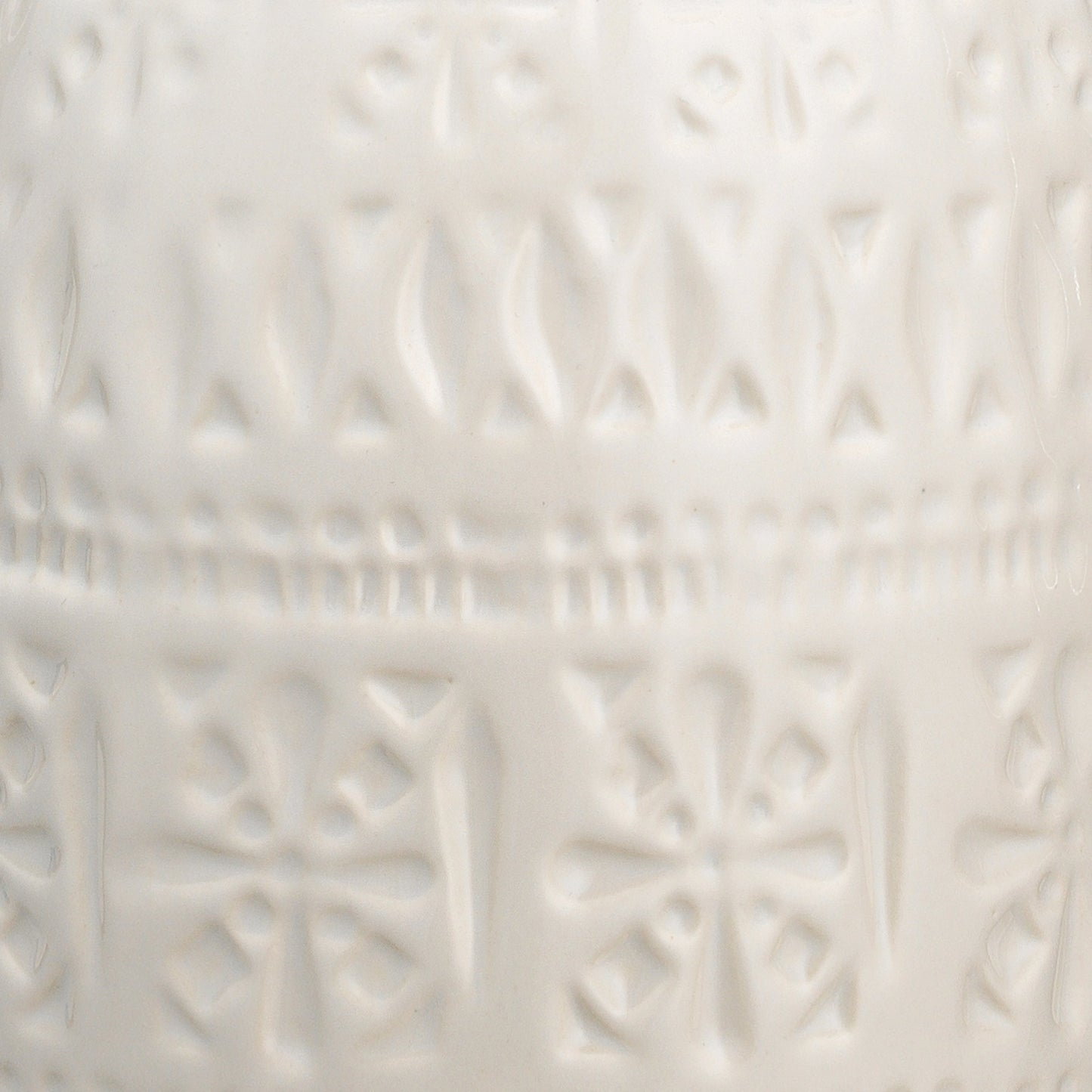 003 SR-867134 | Closeup | Frieze Table Lamp by Lifestyle by JY in white. Made from ceramic in a cottage & farmhouse style.