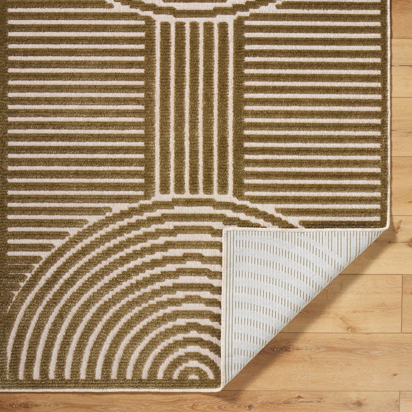 019 SI-2167466,SI-2167467,SI-2167468,SI-2167469,SI-2167470 | Closeup | Lyna Rug - 34819 by Livabliss. Made from polypropylene, polyester in a unique style.