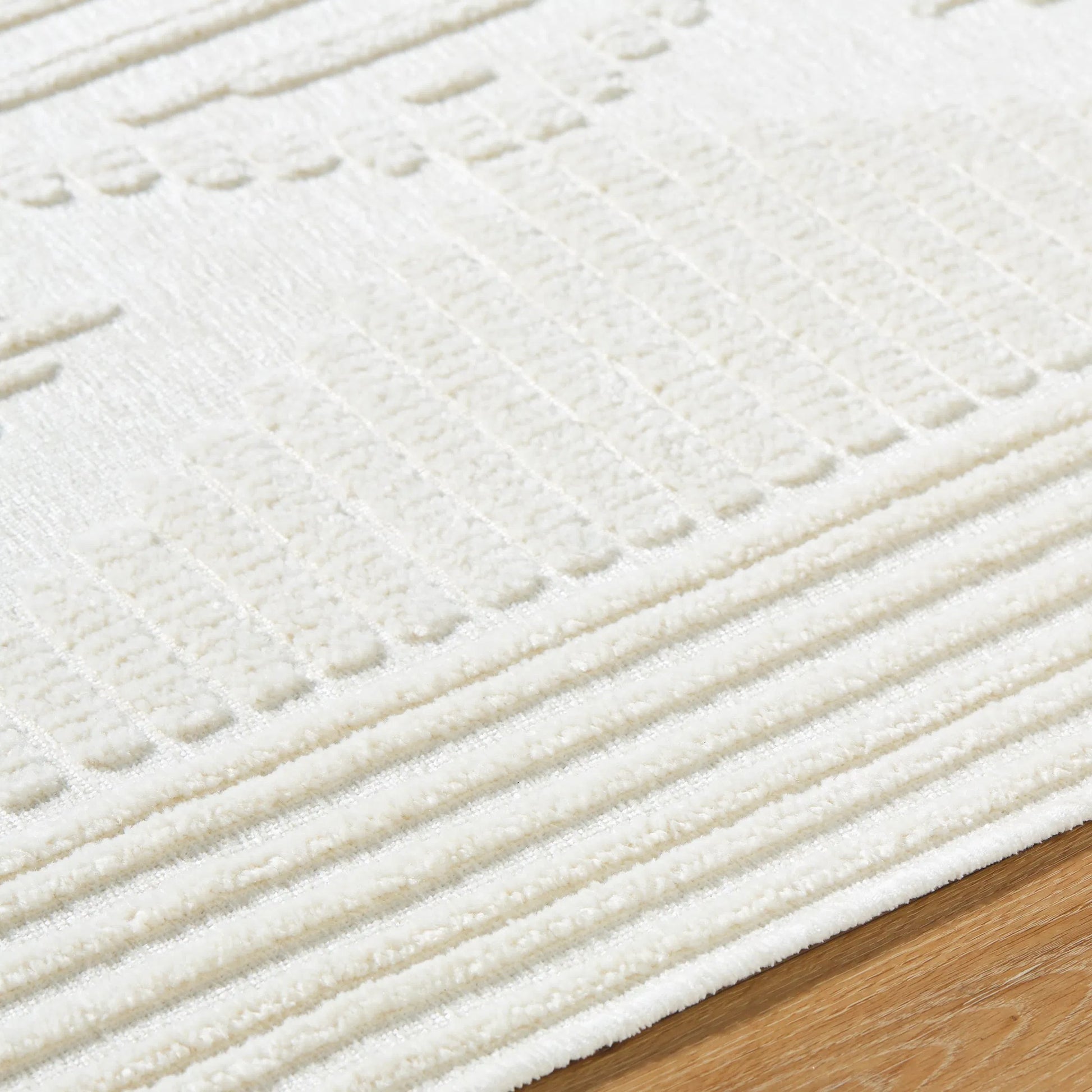 Lyna Rug - 537577 by Livabliss. Made from polypropylene, chenille-polyester in a unique style.