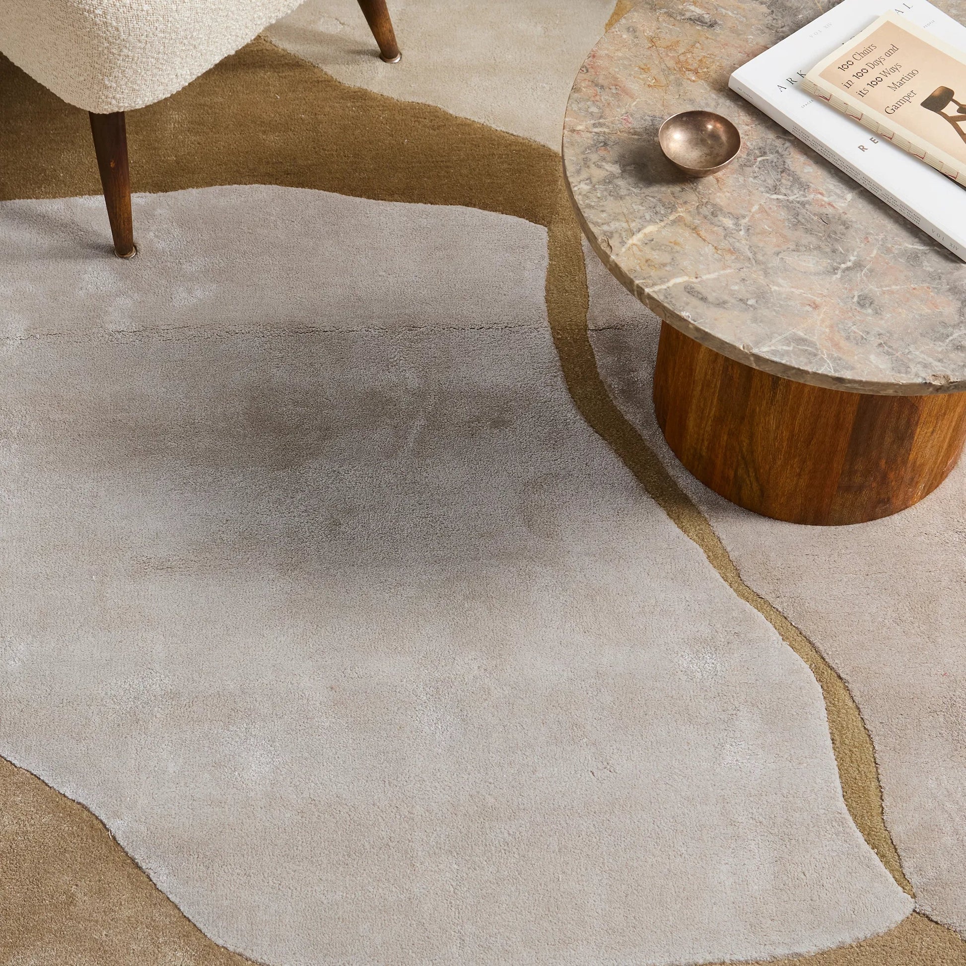 Layered Form​ LYD01 Rug by Jaipur Living in ivory, white, yellow, gold. Made from 65% viscose 35% wool in a unique style.
