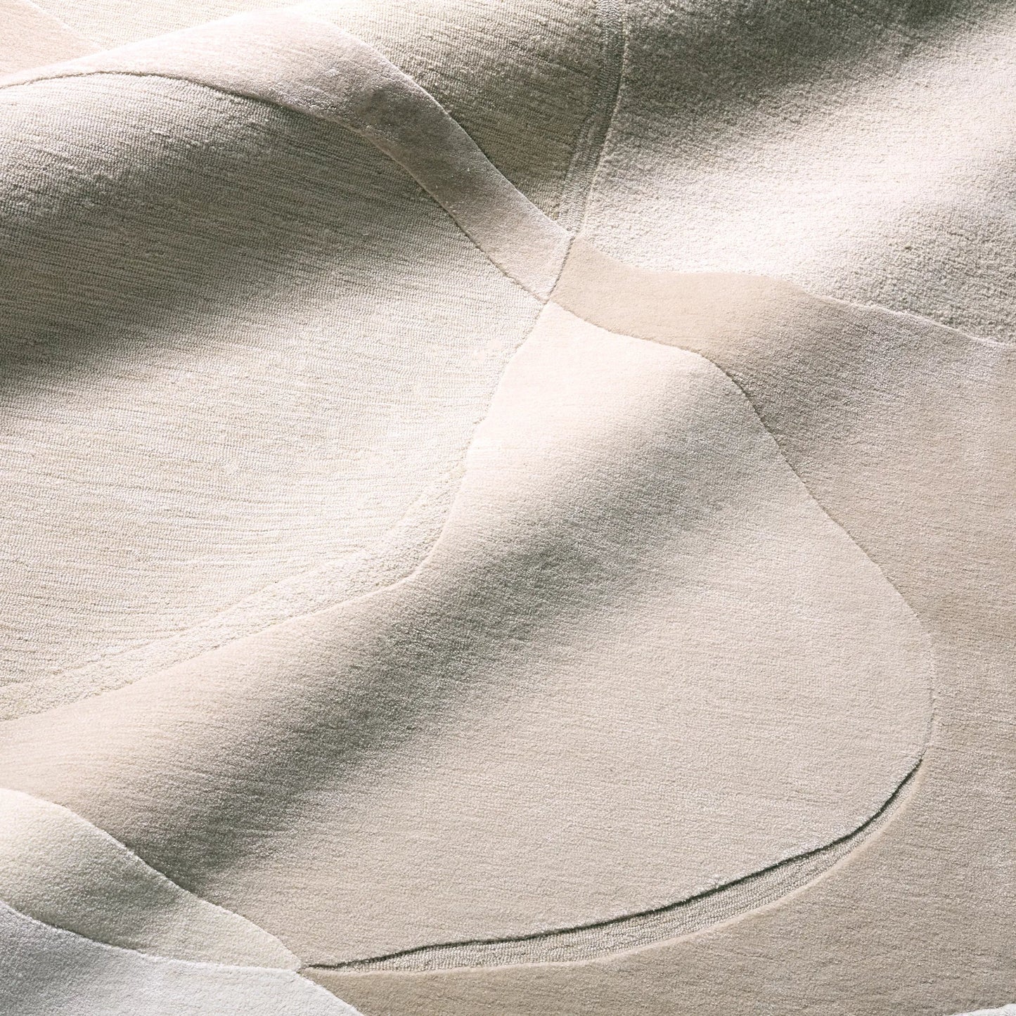 003 SI-2531330,SI-2531331,SI-2531332,SI-2531333,SI-2531334,SI-2531335 | Additional Silo | Layered Form​ LYD02 Rug by Jaipur Living in ivory, white, tan, beige. Made from 65% viscose 35% wool in a unique style.