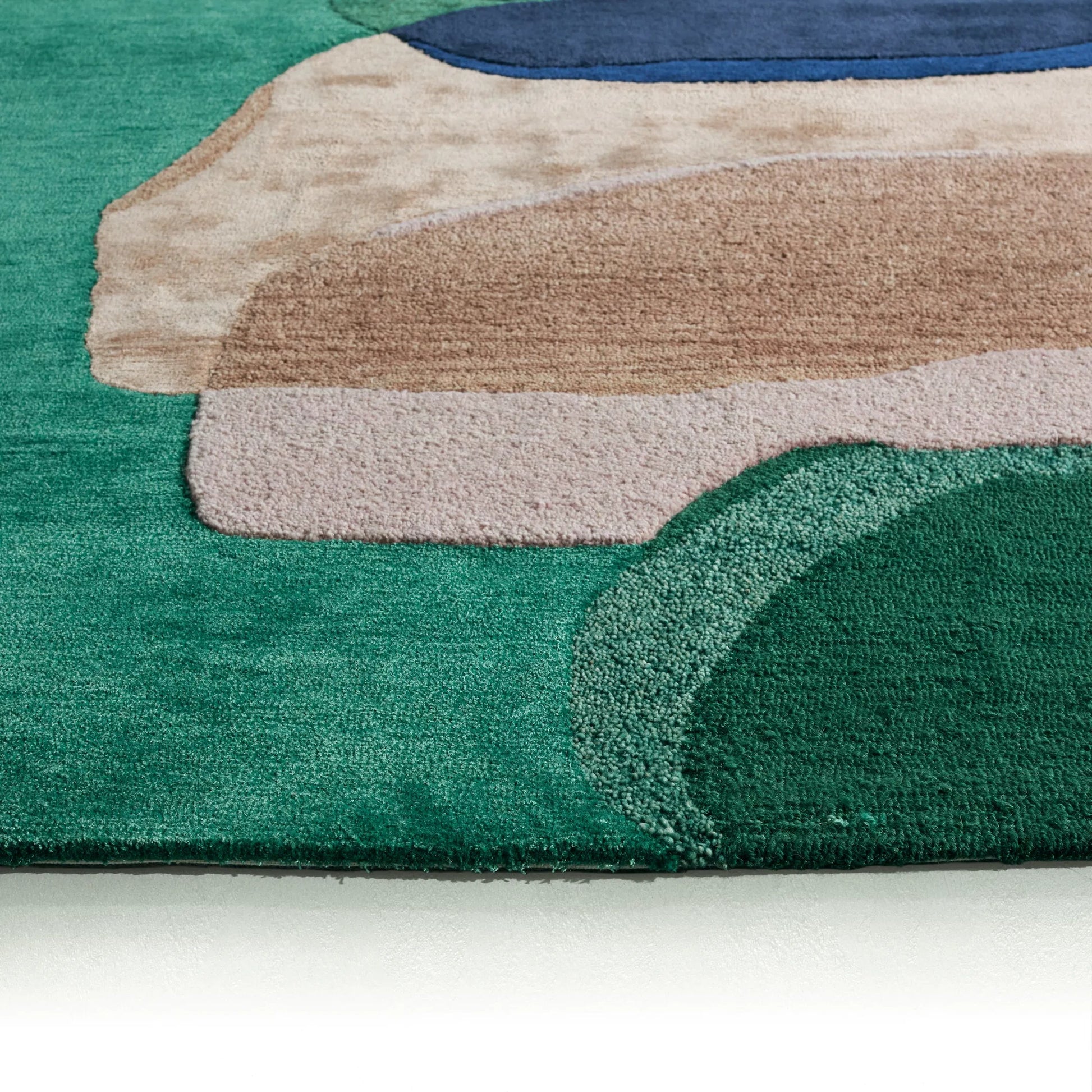Layered Form​ LYD03 Rug by Jaipur Living in green. Made from 60% viscose, 40% wool in a unique style.
