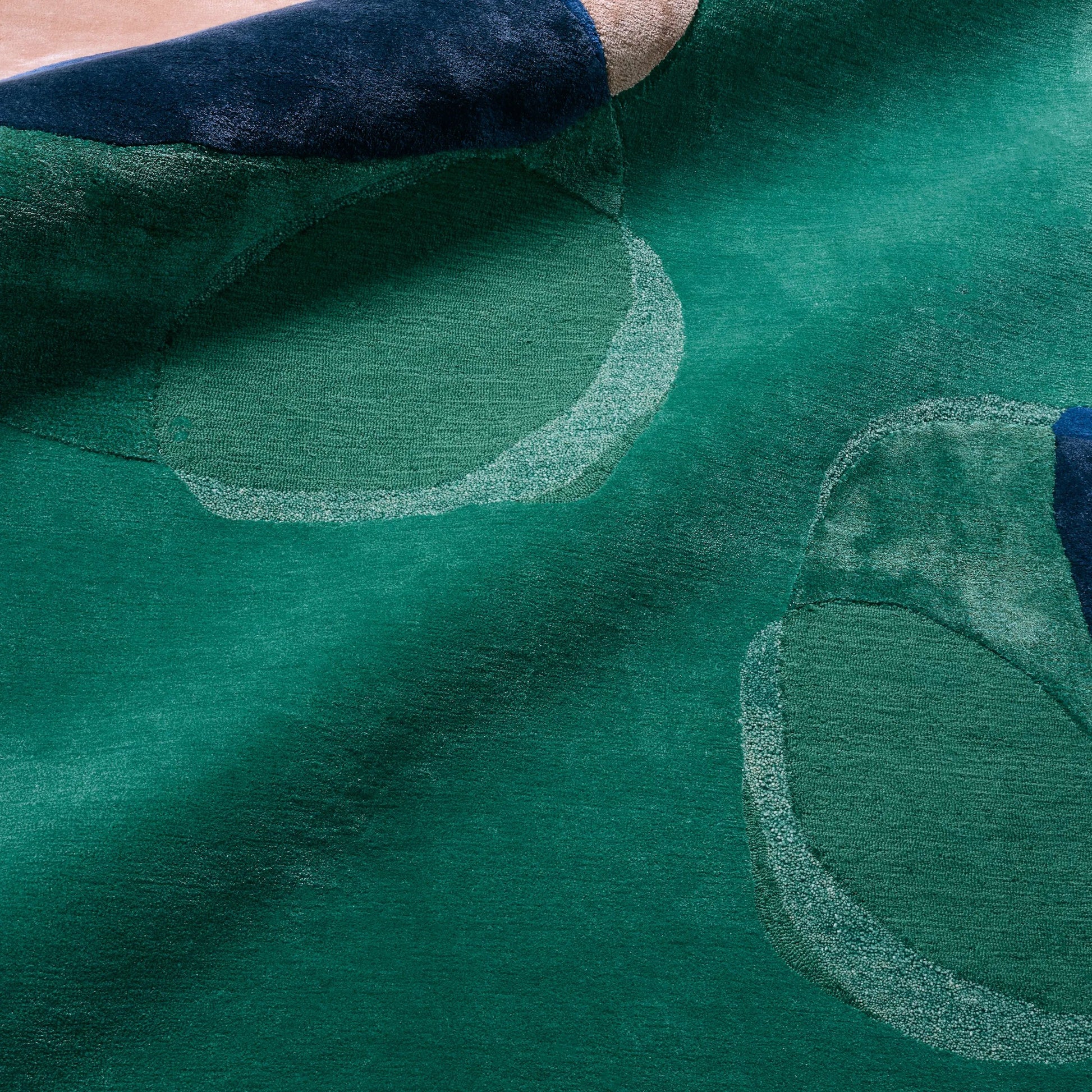 Layered Form​ LYD03 Rug by Jaipur Living in green. Made from 60% viscose, 40% wool in a unique style.