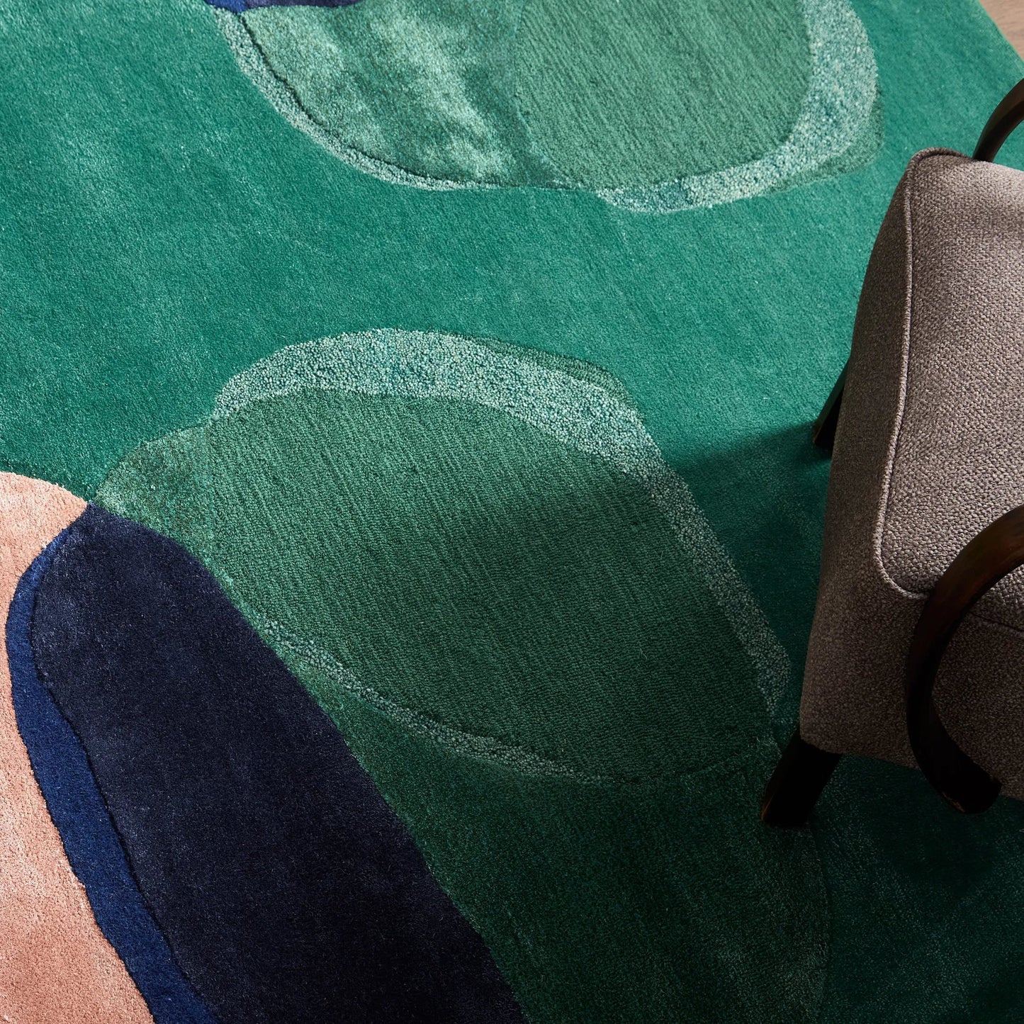 003 SI-2531336,SI-2531337,SI-2531338,SI-2531339,SI-2531340,SI-2531341 | Closeup | Layered Form​ LYD03 Rug by Jaipur Living in green. Made from 60% viscose, 40% wool in a unique style.