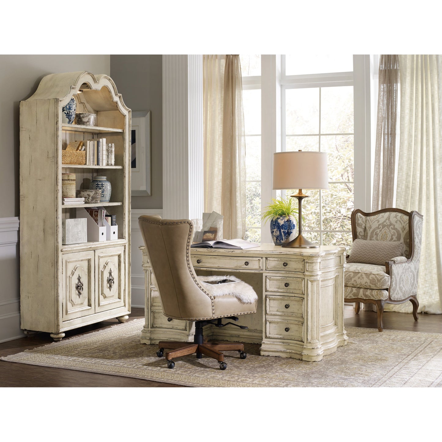 006 SI-1749145 | Lifestyle | Lynn Executive Chair by Hooker Furniture. Made from leather in a unique style.