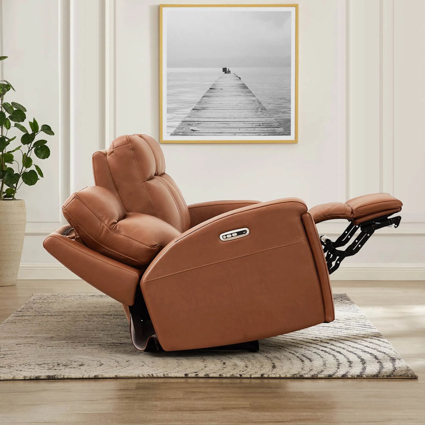 009 SI-2379376 | Lifestyle | Venice 3-Seat Zero Gravity Leather Sofa by Hydeline in nutmeg brown. Made from leather, pu leather, solid hardwood kiln dried in a traditional style.