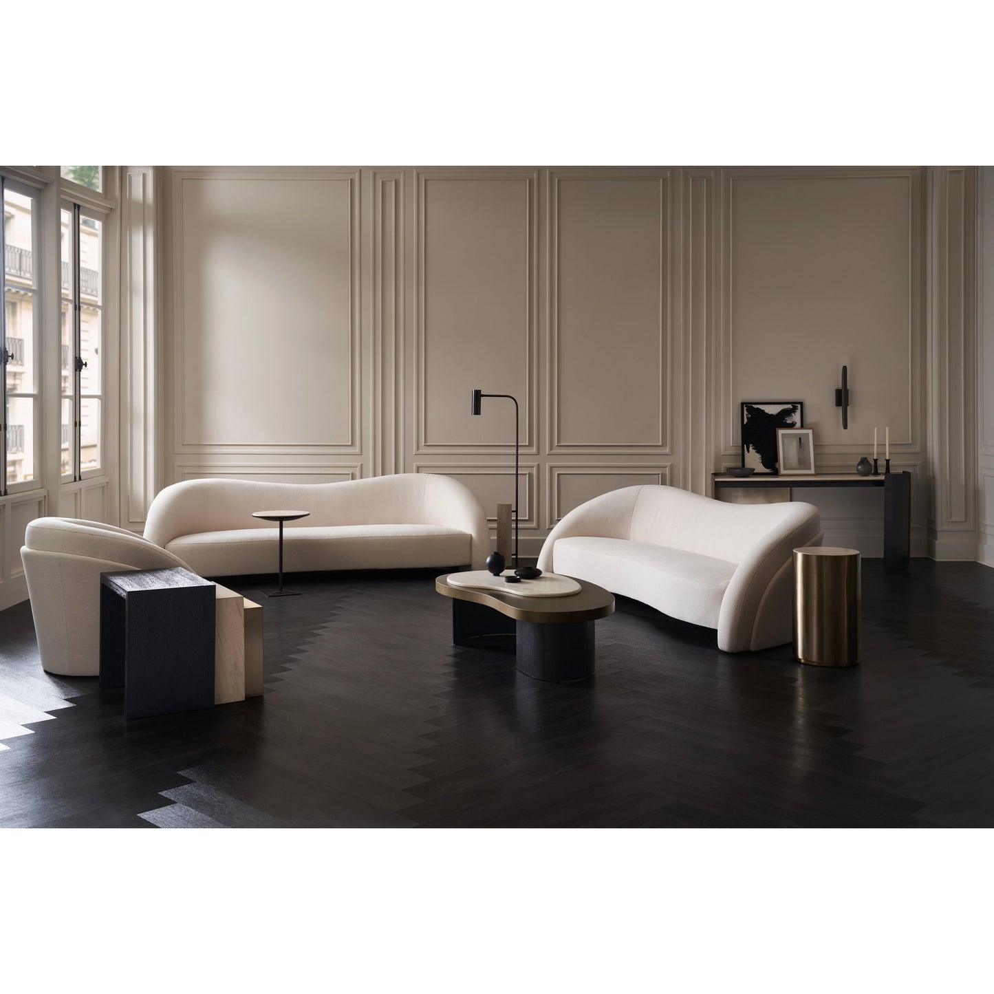 007 SI-2095969 | Lifestyle | Movement Sofa by Caracole in alabaster. Made from unique in a modern style.
