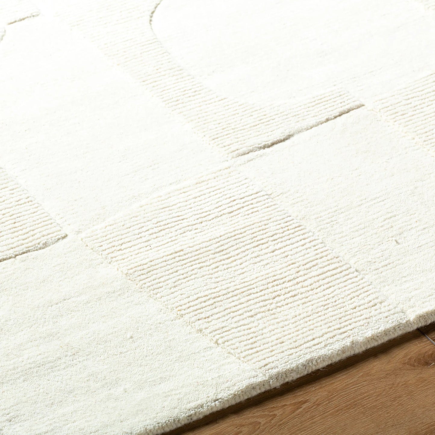 005 SI-2131591,SI-2131592,SI-2131593,SI-2131594 | Closeup | Mystique Rug - 484881 by Livabliss in ivory, cream, beige. Made from face: 100% wool, warp: 100% cotton in a unique style.