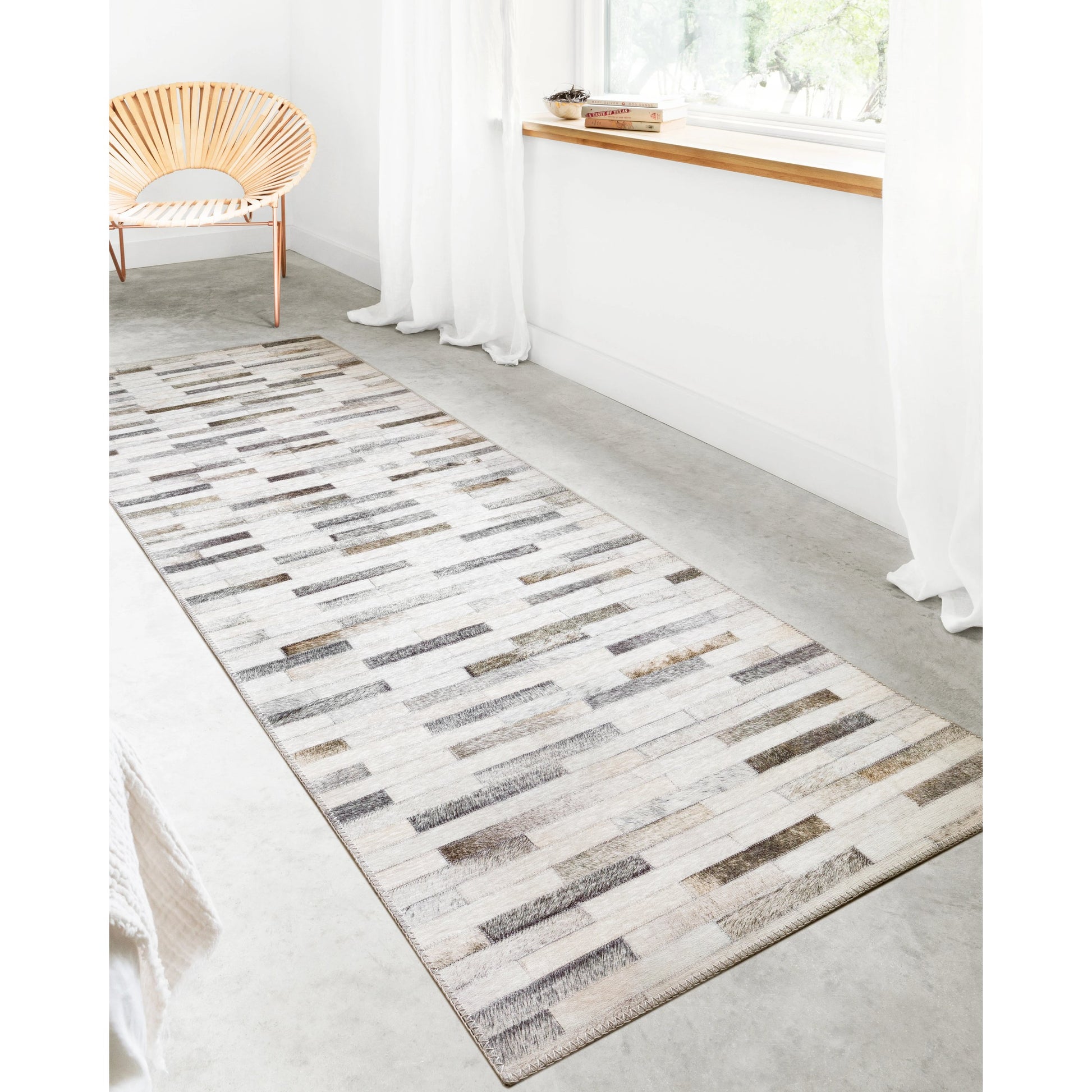 Maddox MAD-01 Rug by Loloi in ivory, gray. Made from 100% polyester in a modern style.