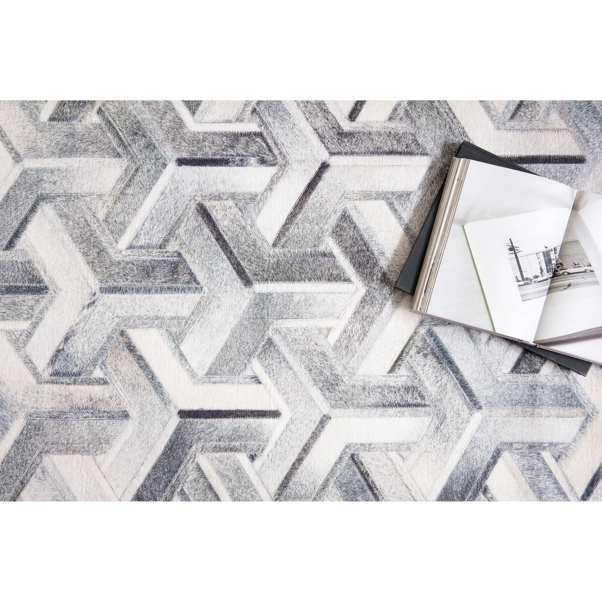 Maddox MAD-05 Rug by Loloi in silver, ivory. Made from 100% polyester in a modern style.