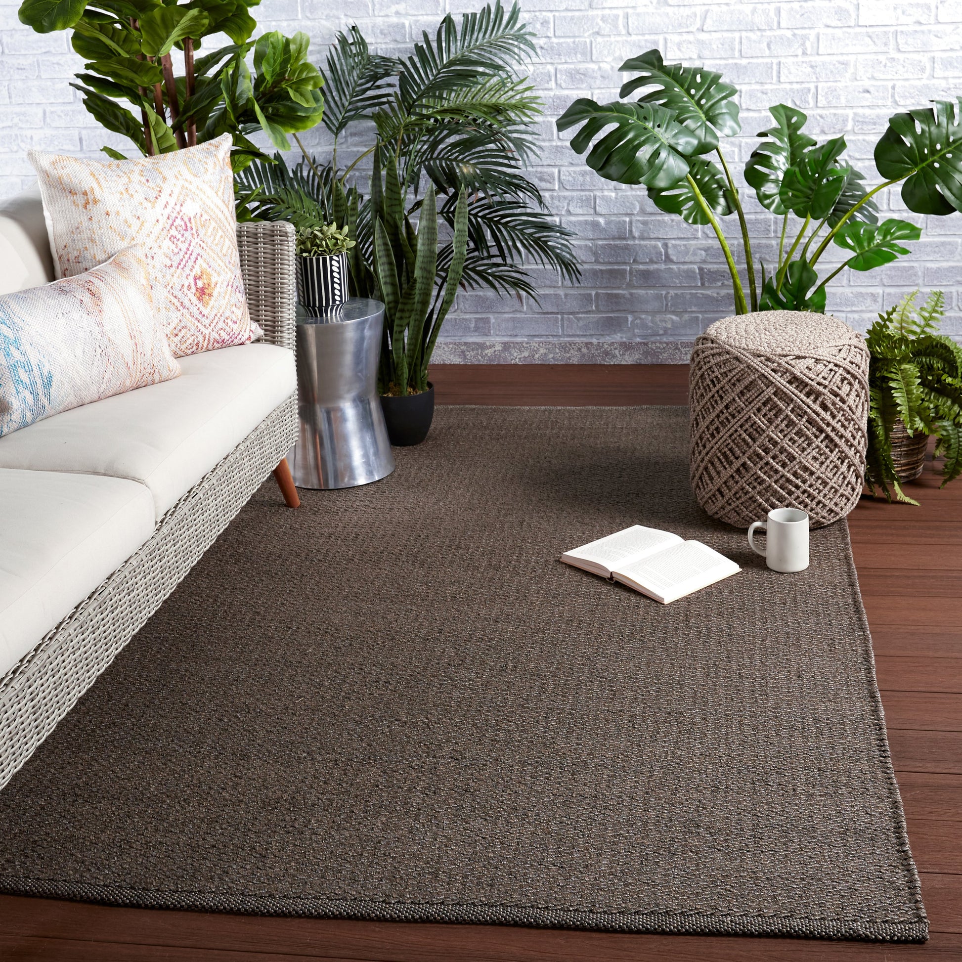 Maverick MAV06 Indoor/Outdoor Rug by Jaipur Living in brown, gray. Made from 70% polypropylene, 15% viscose, 15% polyester in a unique style.