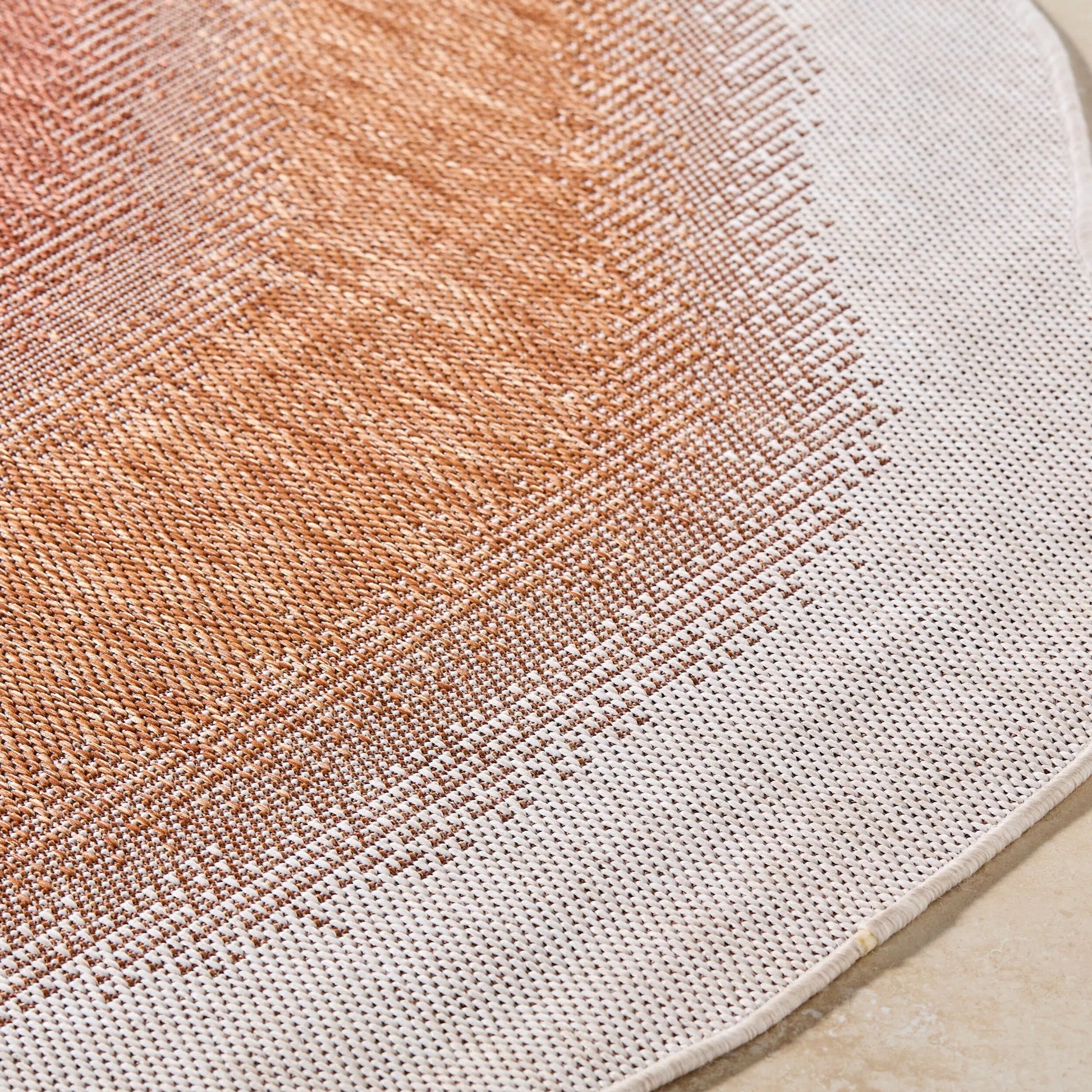 Miami Beach MBH-2315 Indoor/Outdoor Rug by Livabliss. Made from polypropylene in a unique style.