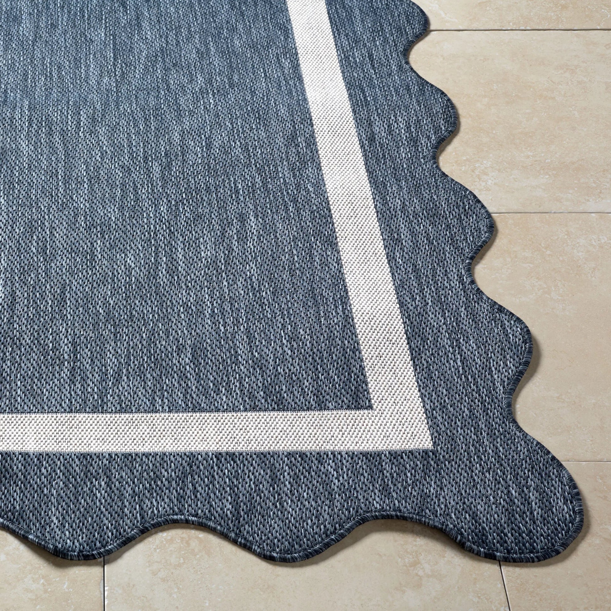 Miami Beach MBH-2319 Indoor/Outdoor Rug by Livabliss. Made from polypropylene in a unique style.